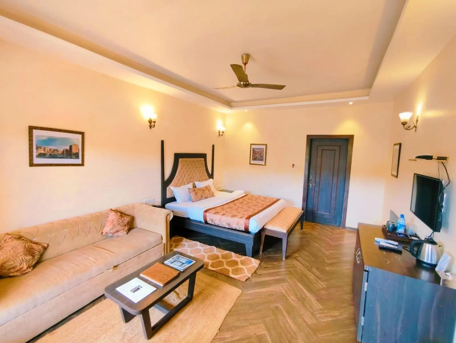 Photo of the whole room, Bed in Rahi Forest View