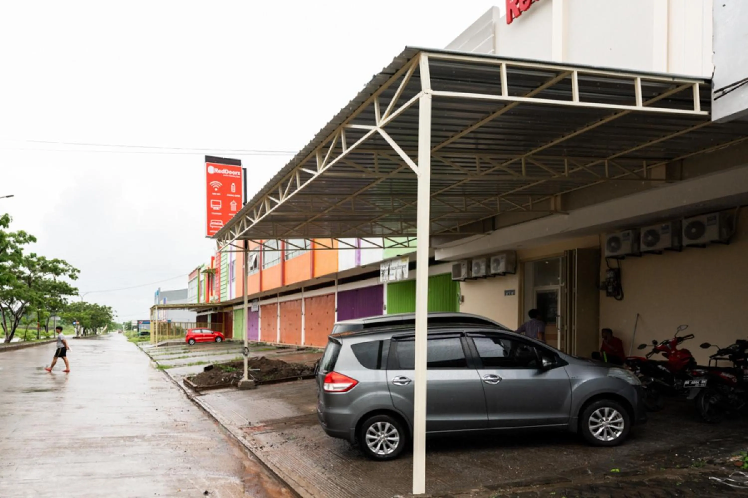 Property building in RedDoorz @ Graha Cemerlang Maros