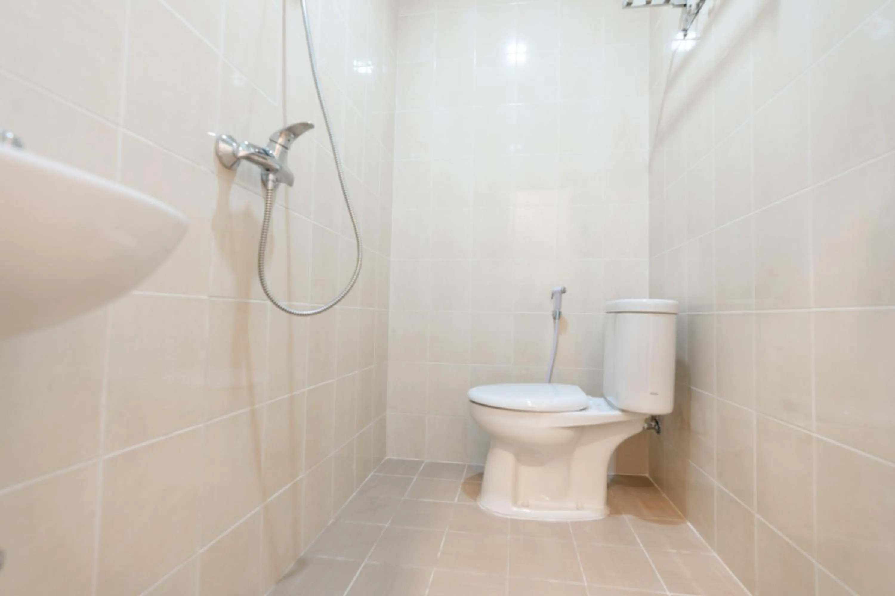 Bathroom in RedDoorz @ Graha Cemerlang Maros