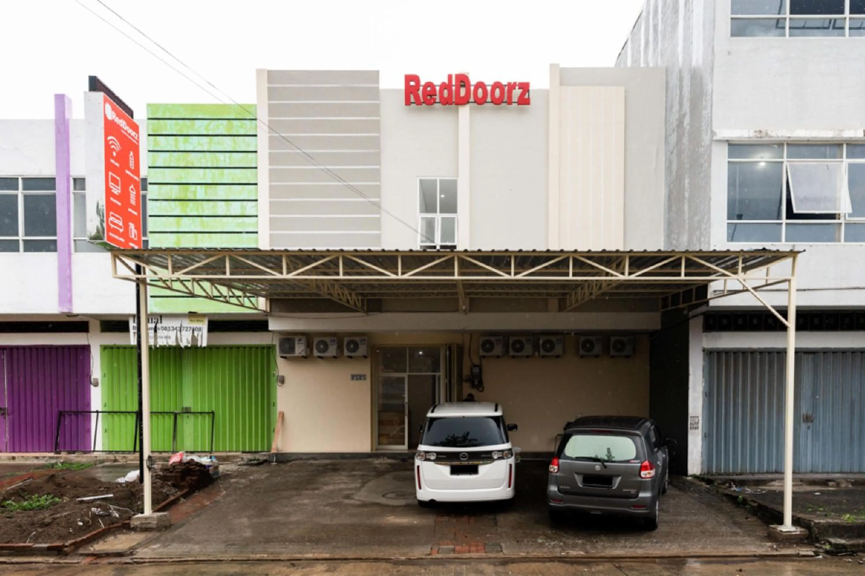 Property building in RedDoorz @ Graha Cemerlang Maros