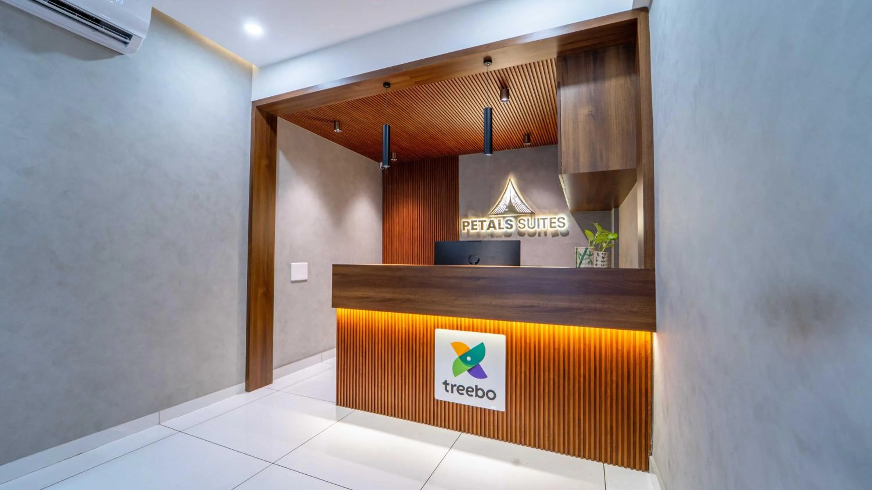 Lobby or reception in Treebo Petals Suites