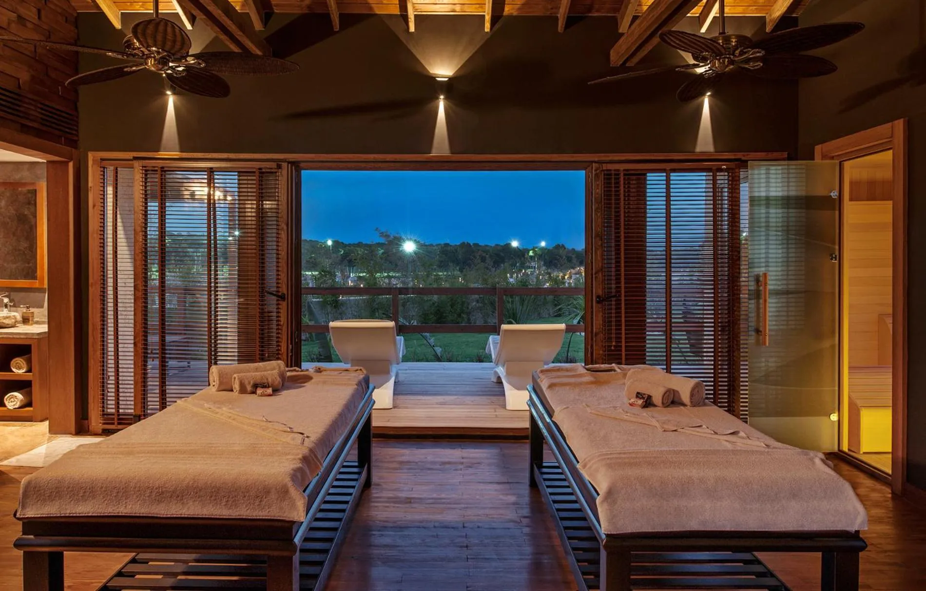 Spa and wellness centre/facilities, Bed in Regnum Carya