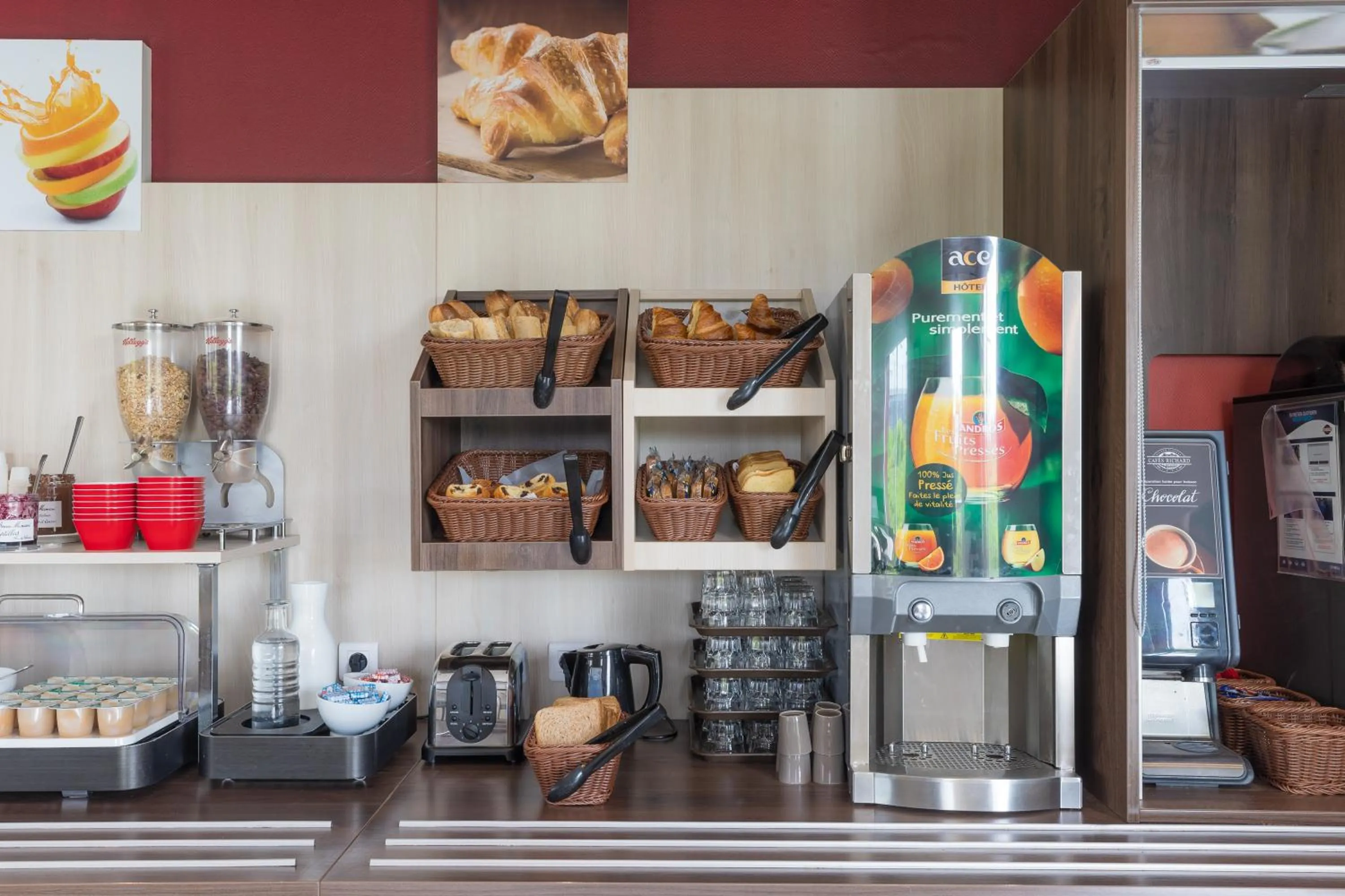 Buffet breakfast in Ace Hotel Arras-Beaurains