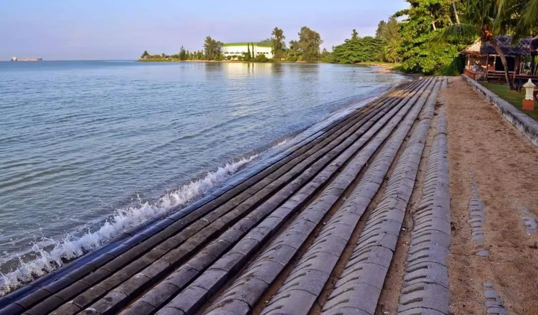 Beach in Shah's Beach Resort Melaka