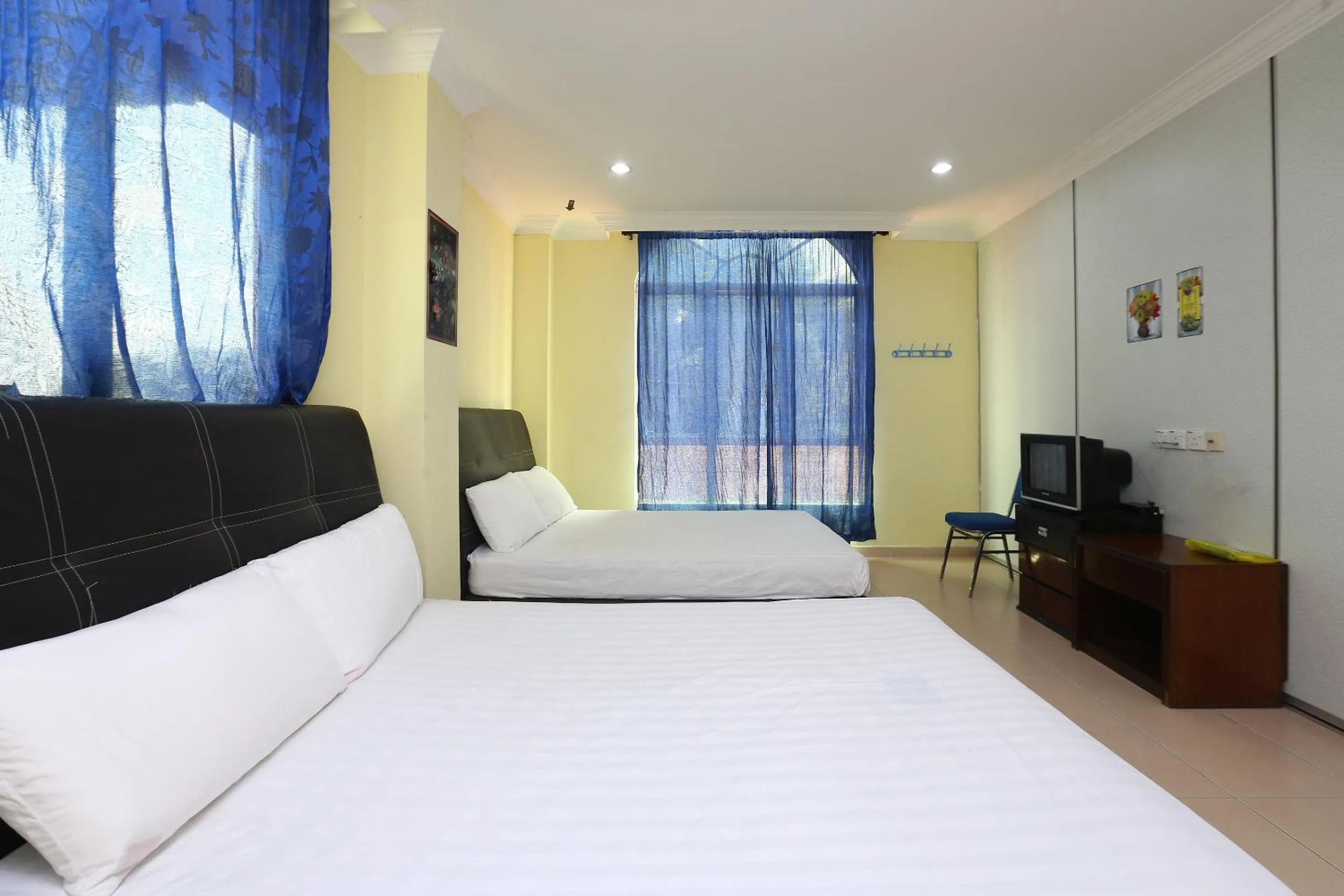 SPOT ON 89857 Azra Inn (rumah Tumpangan)