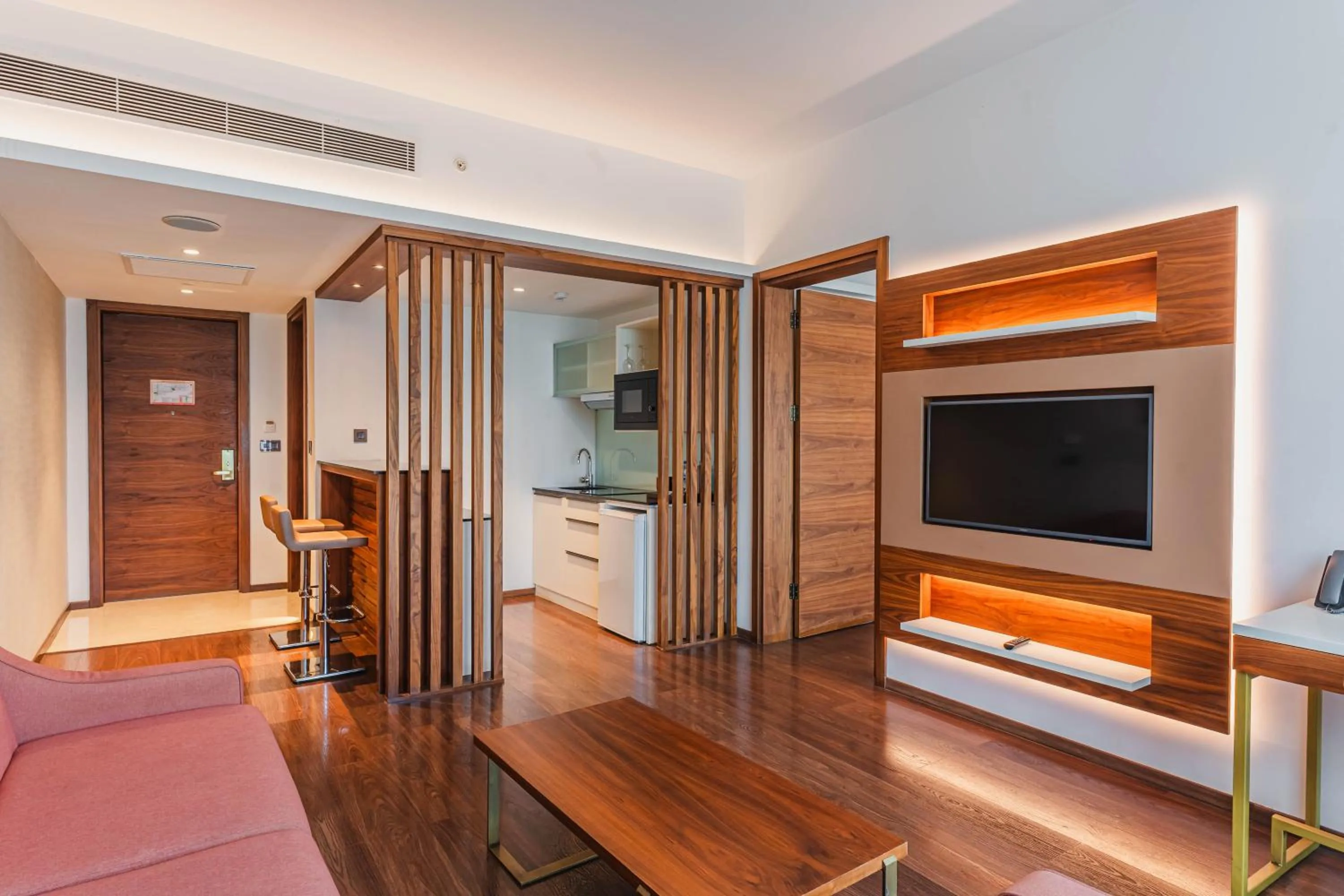 TV and multimedia in Emara Ole-Sereni