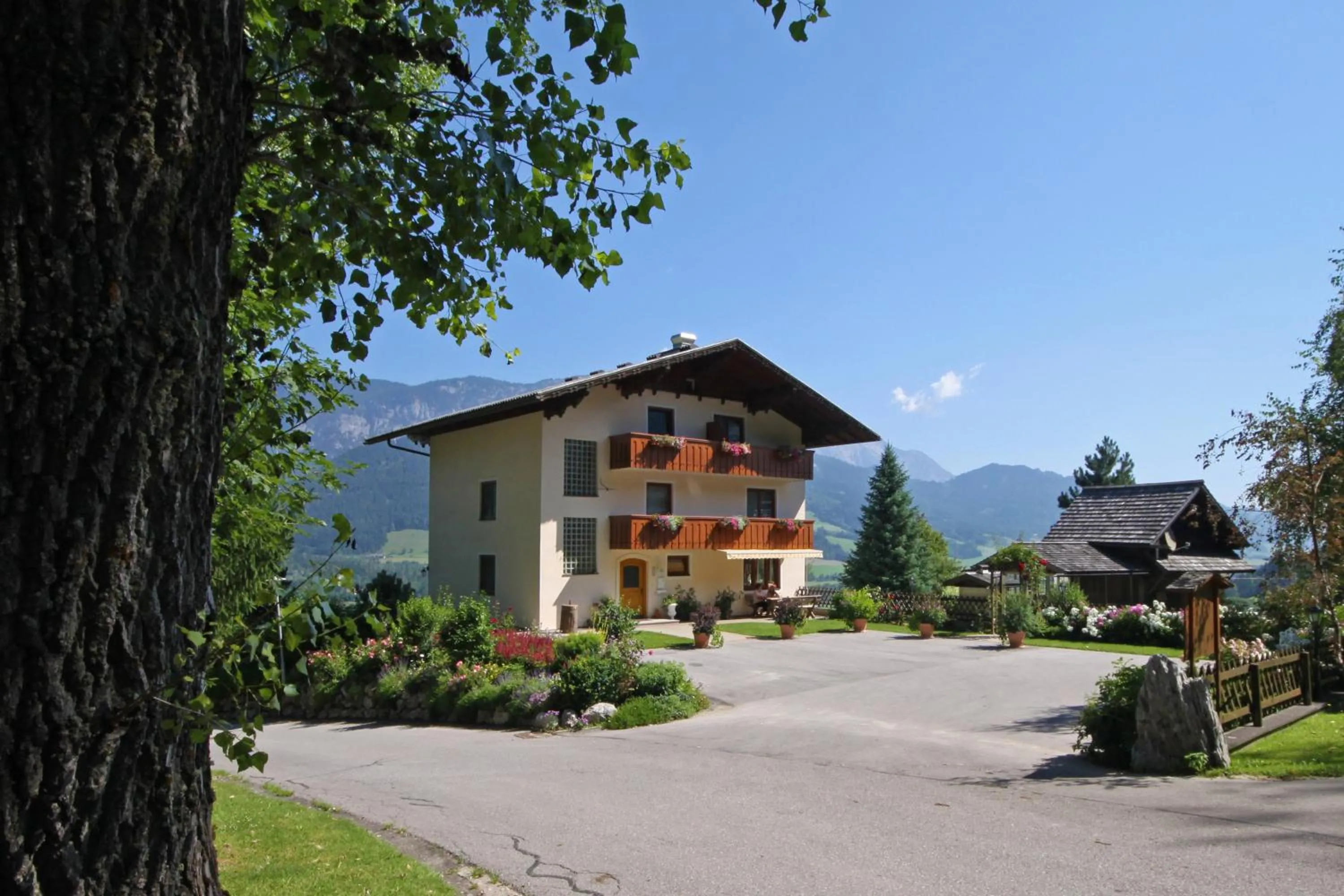 Facade/entrance in Rosspointnerhof