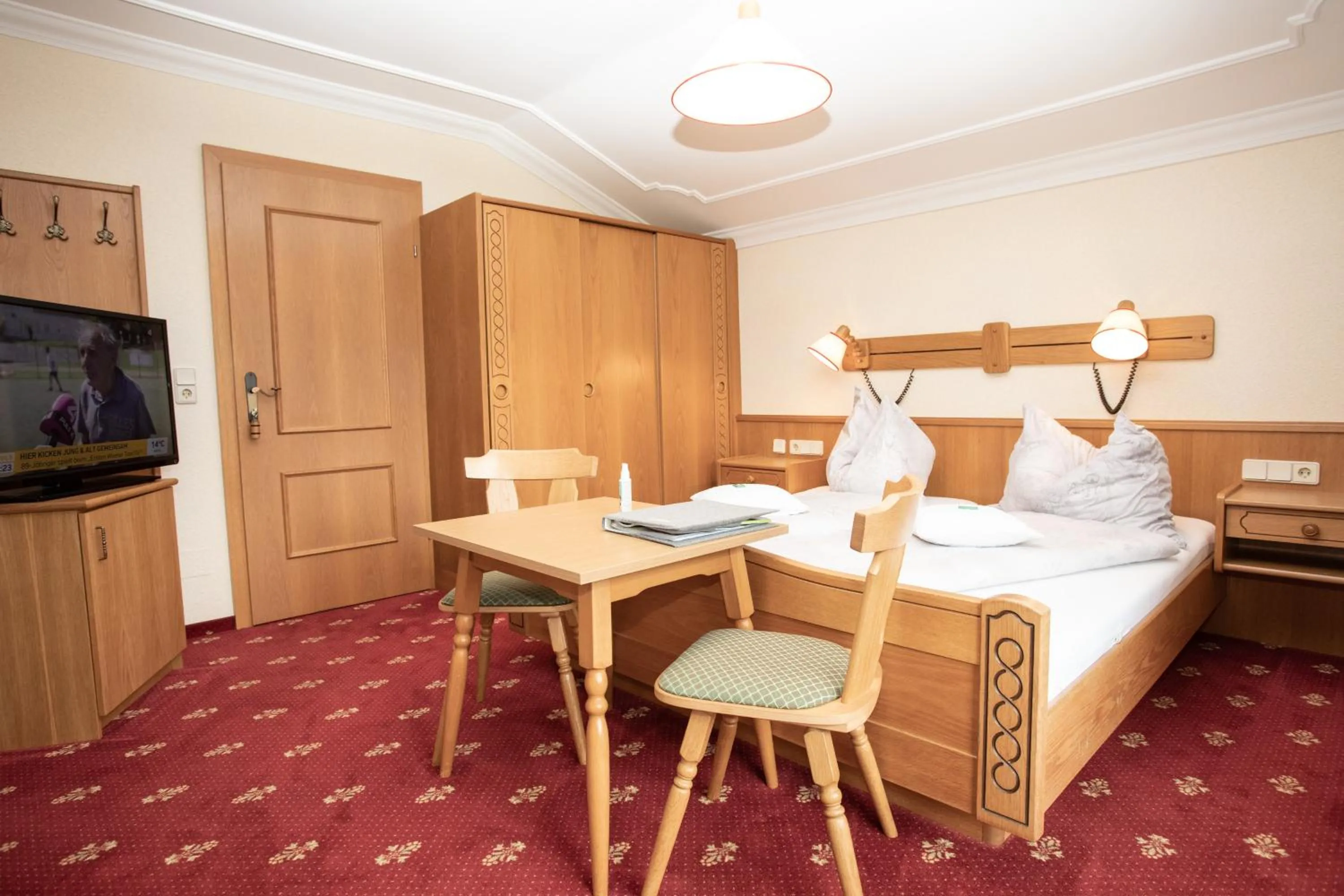 Photo of the whole room, Bed in Rosspointnerhof