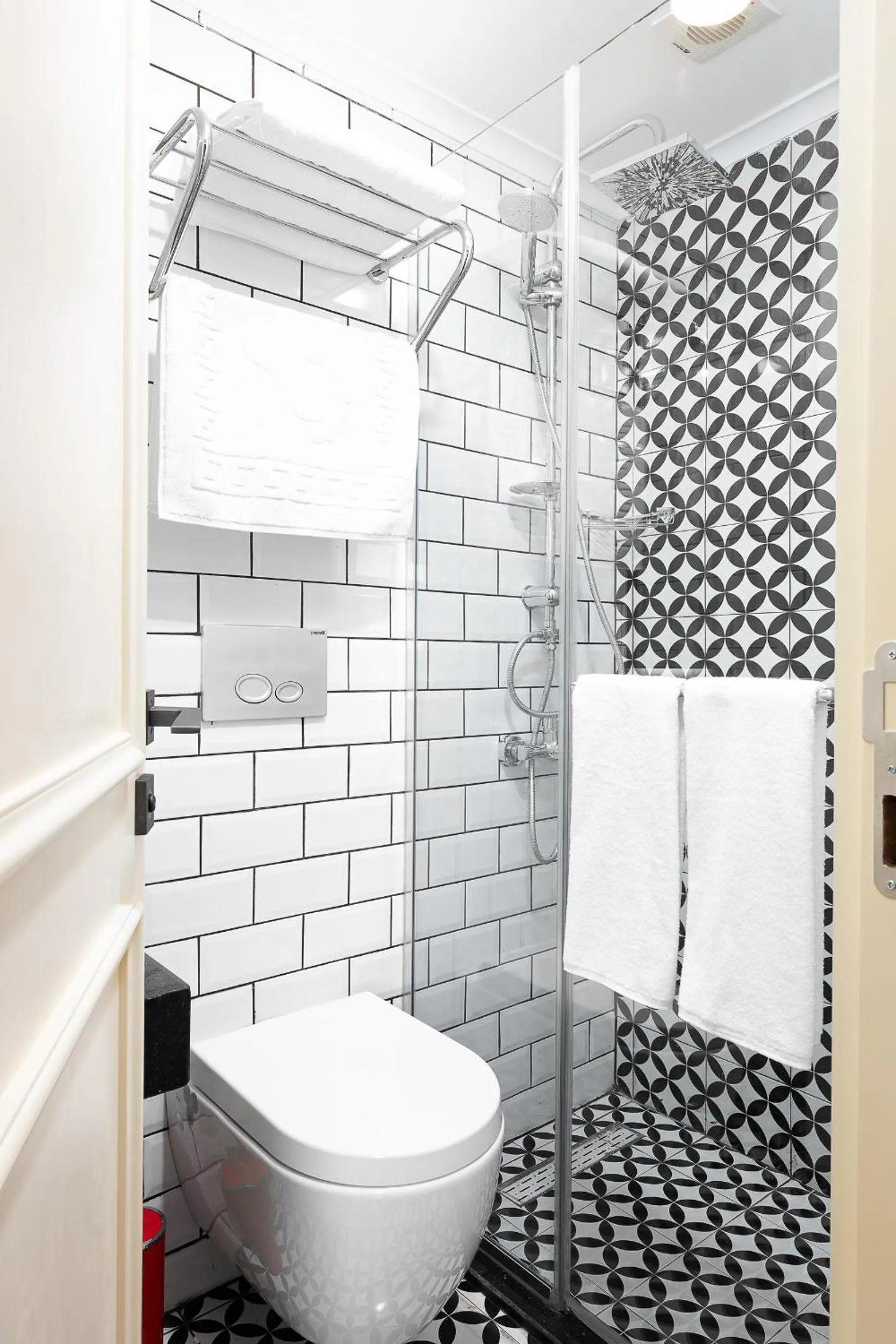 Shower in Mono Hotel