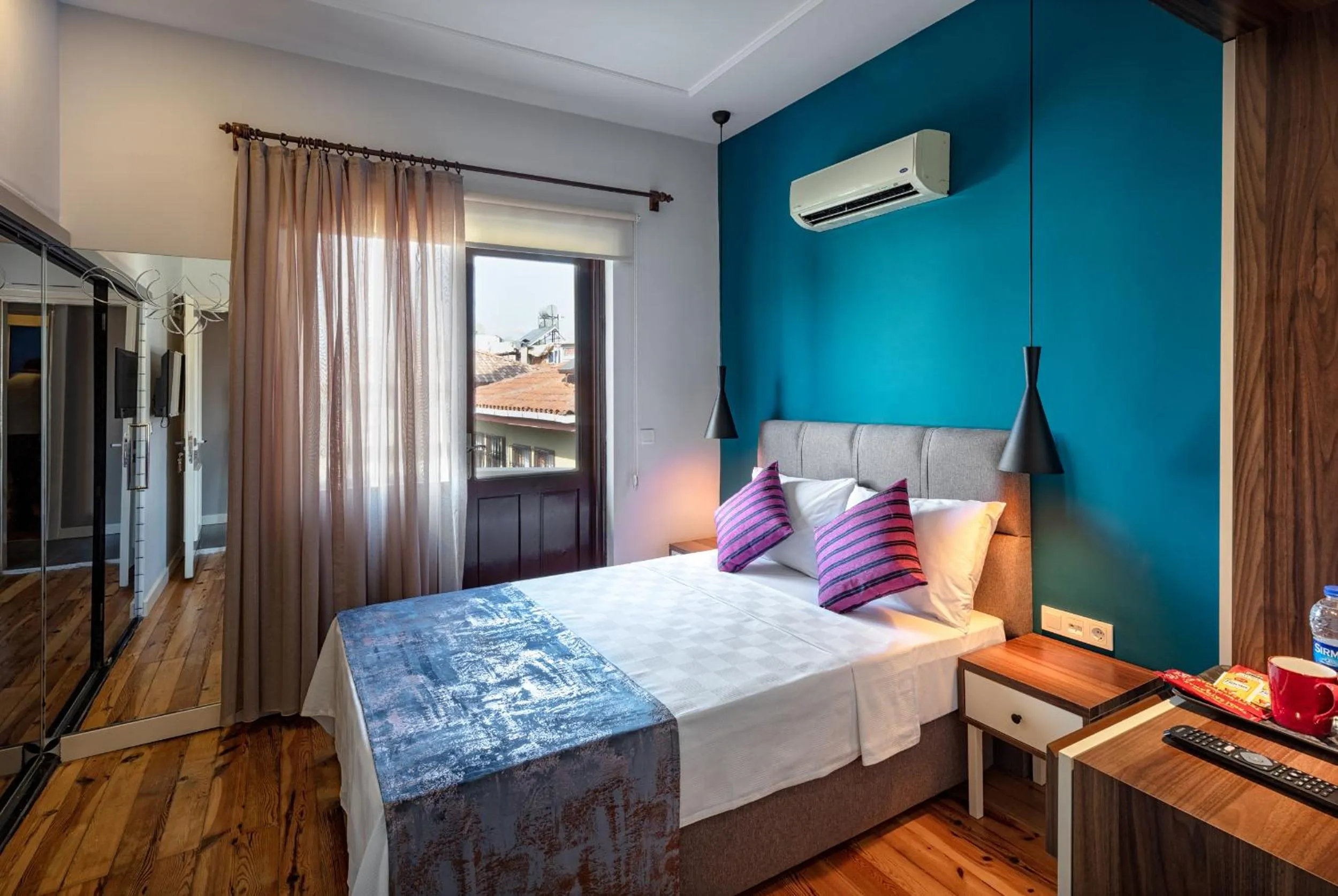 Photo of the whole room, Bed in Mono Hotel