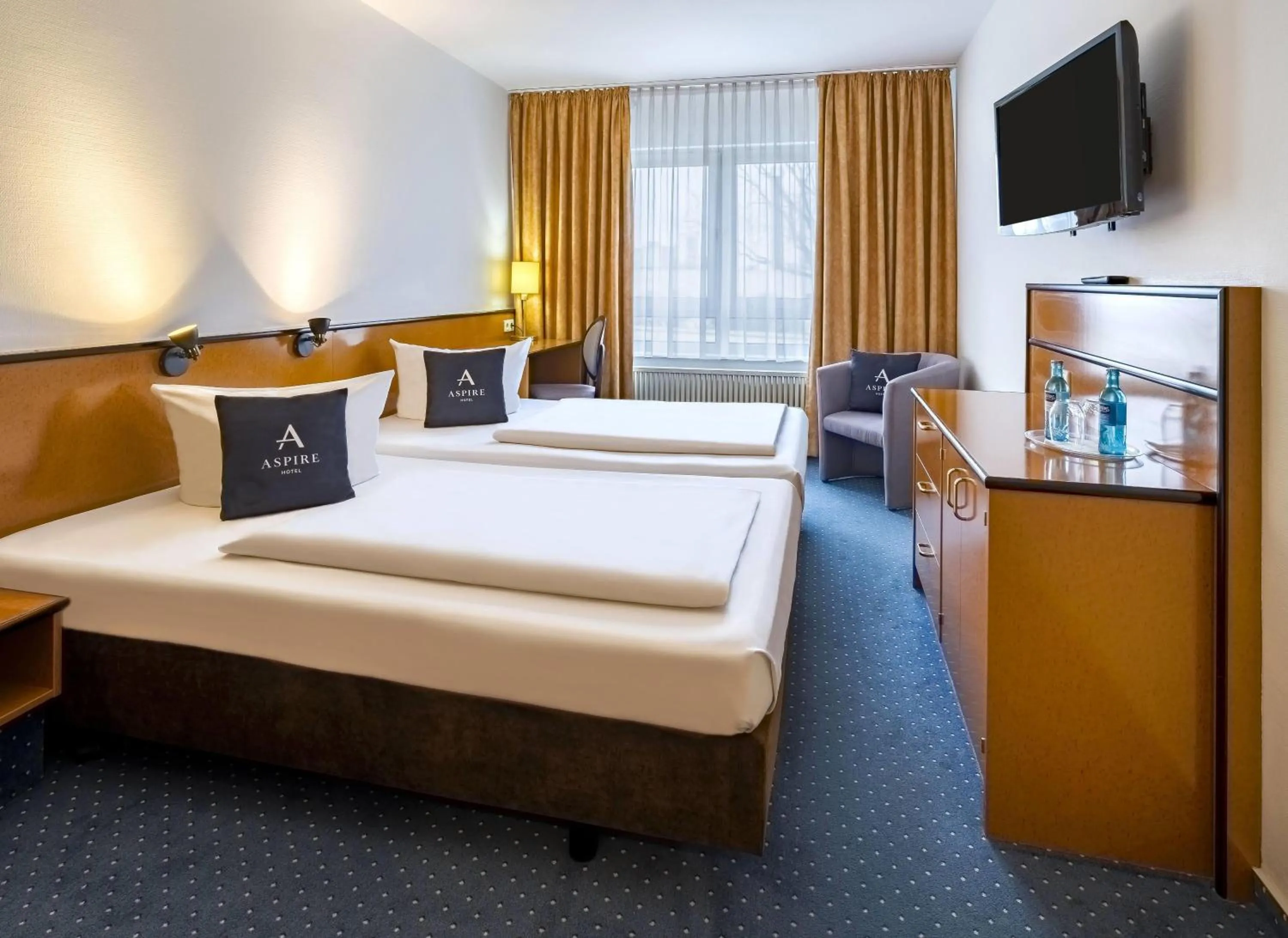 Photo of the whole room, Bed in Aspire Frankfurt Airport, Trademark Collection by Wyndham