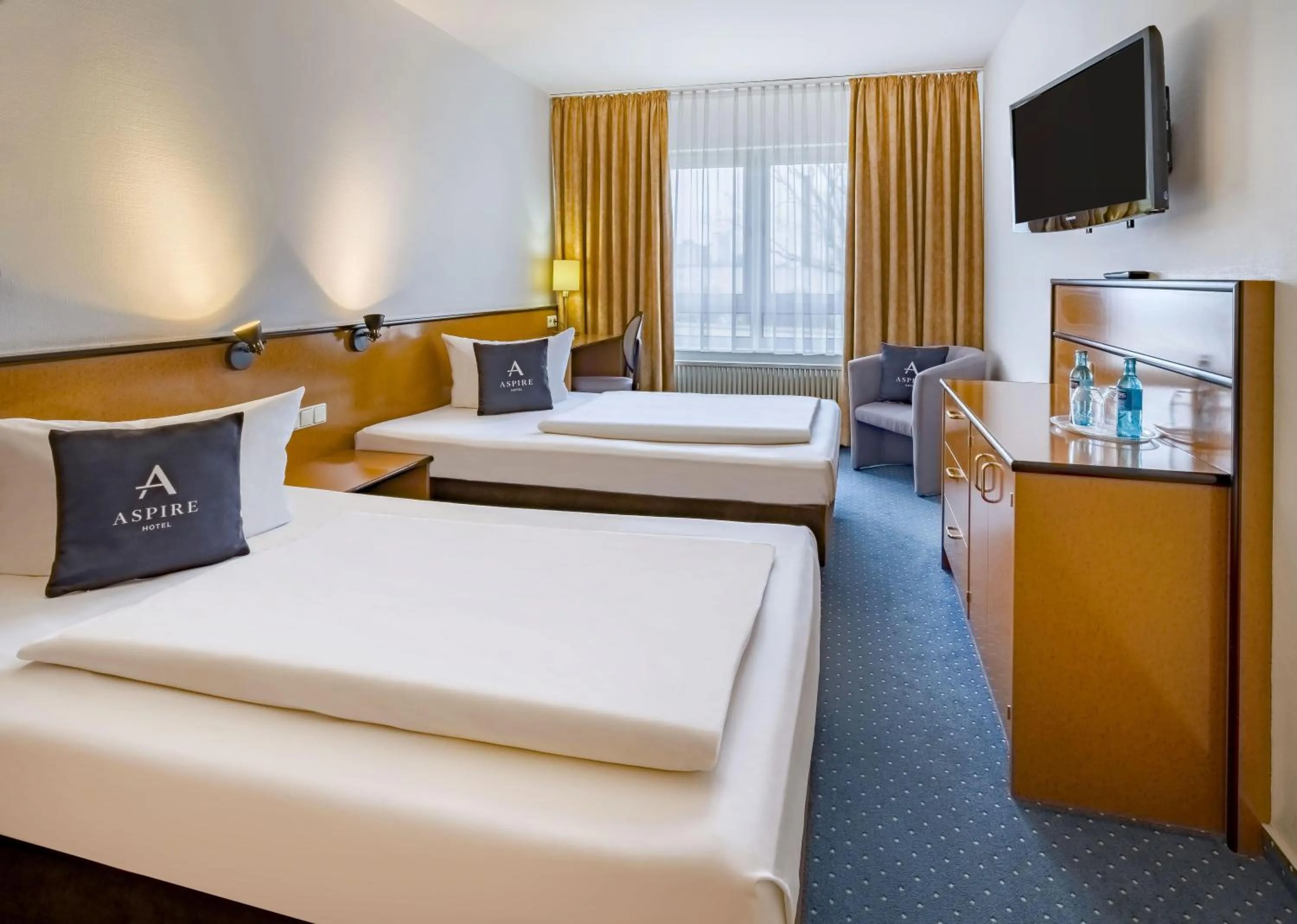 Photo of the whole room, Bed in Aspire Frankfurt Airport, Trademark Collection by Wyndham