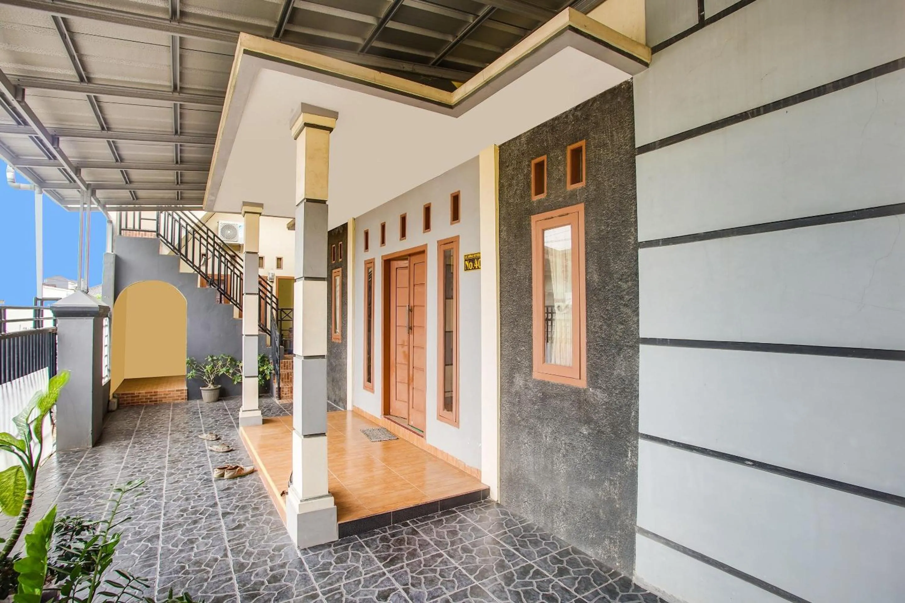 Facade/entrance in OYO Life 3005 Kost Rumaisha Syariah