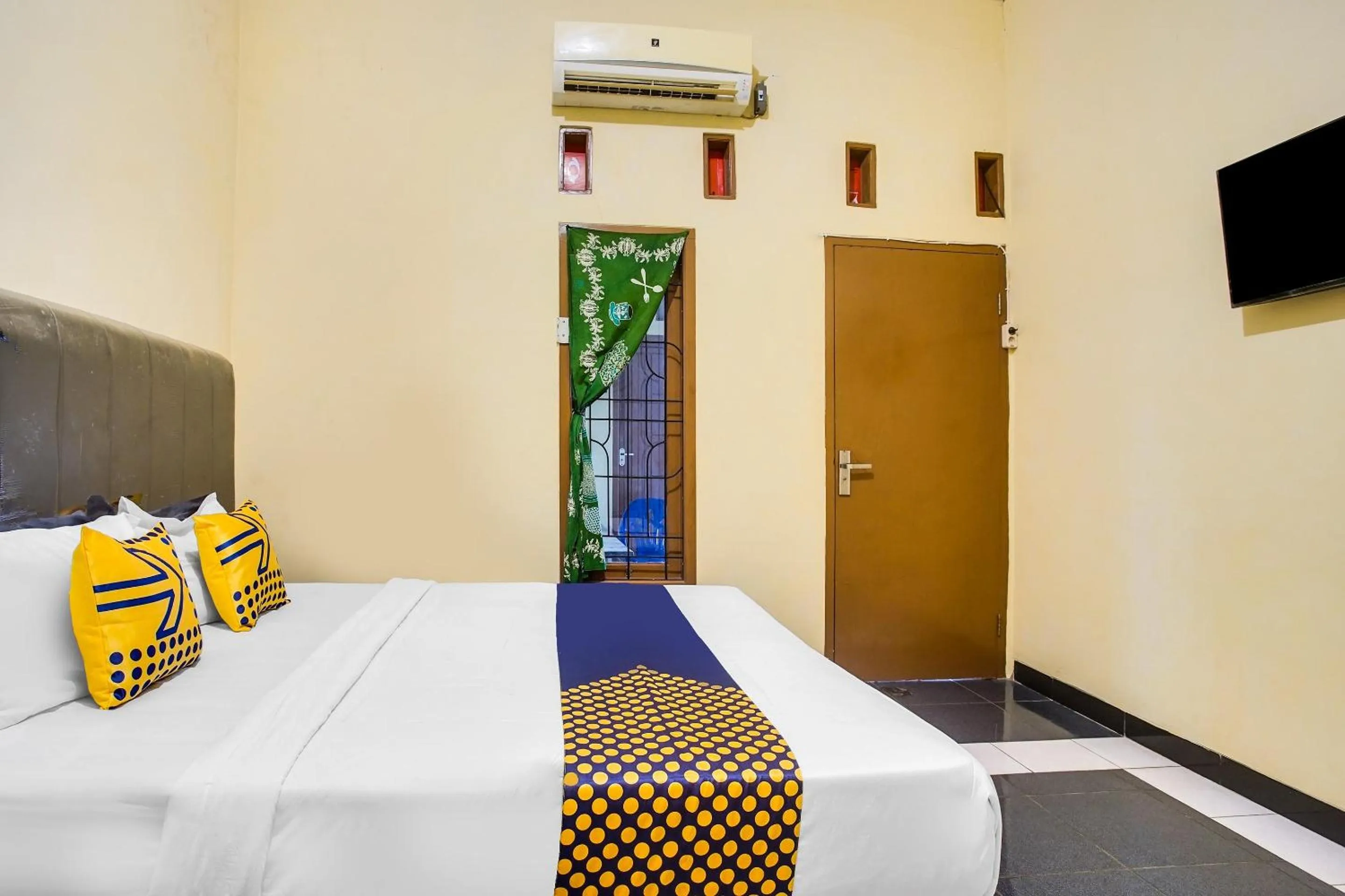 Bedroom, Bed in OYO Life 3005 Kost Rumaisha Syariah