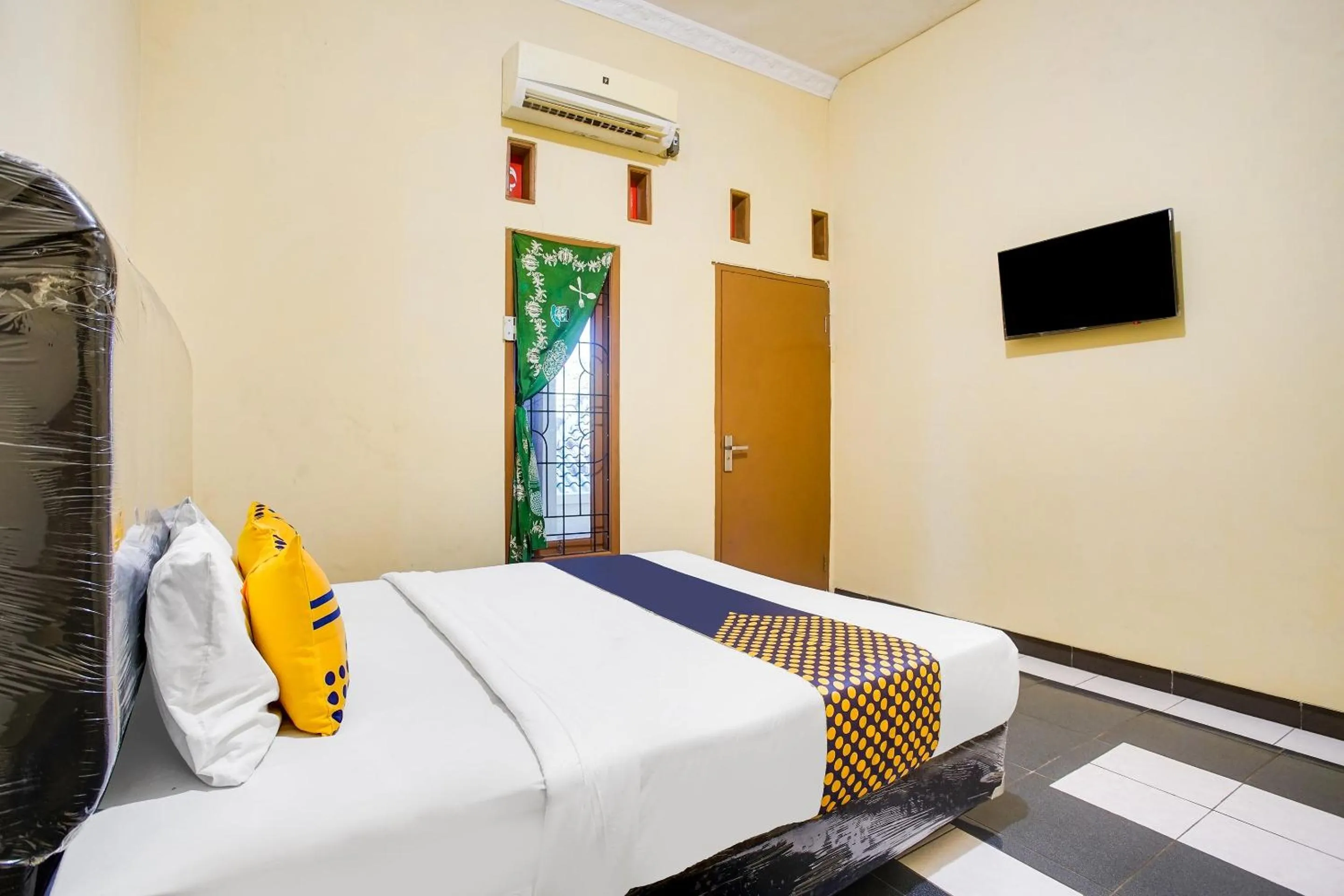 Bedroom, Bed in OYO Life 3005 Kost Rumaisha Syariah