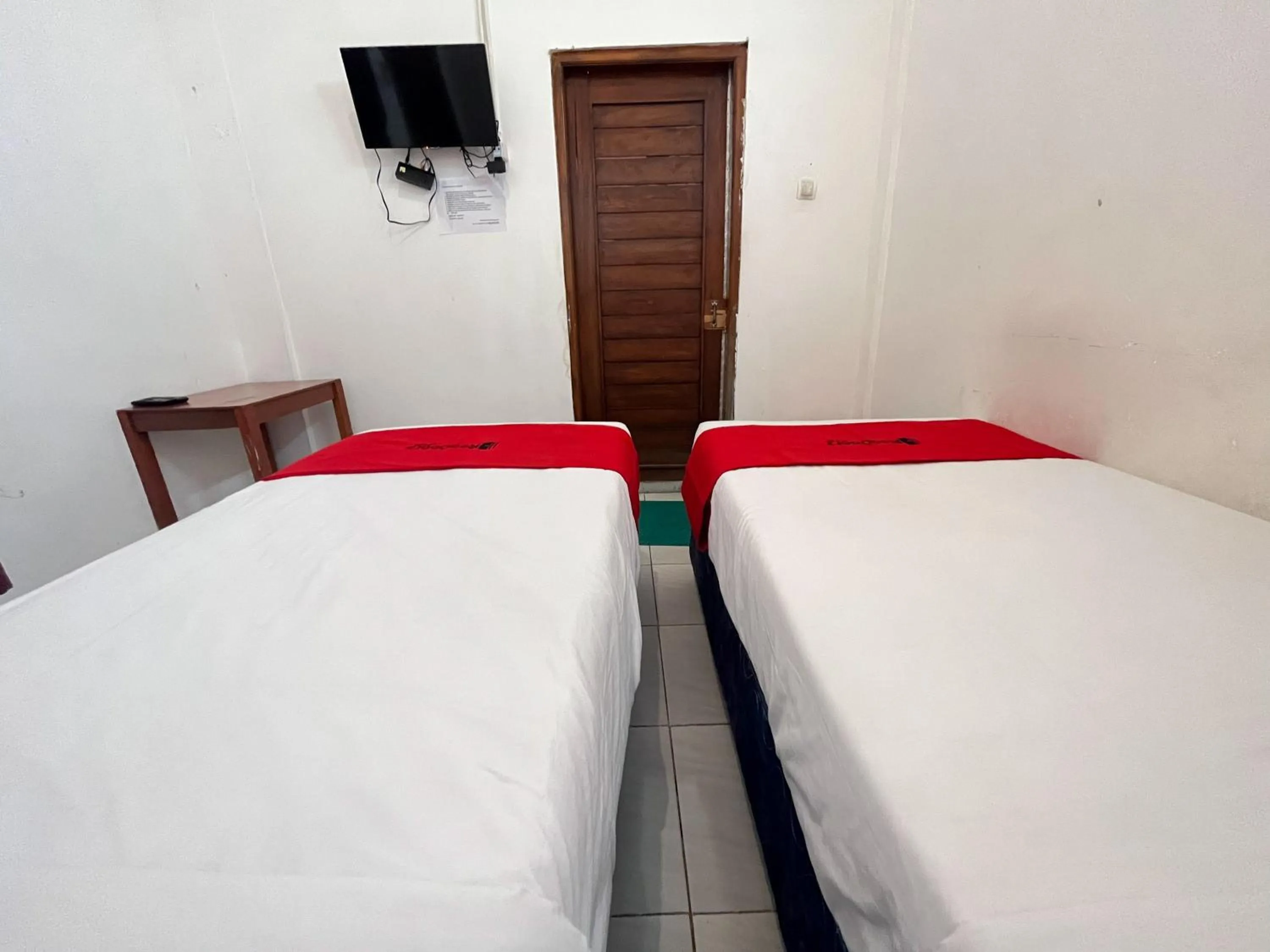 Bed in RedDoorz Syariah at Falisha UMY