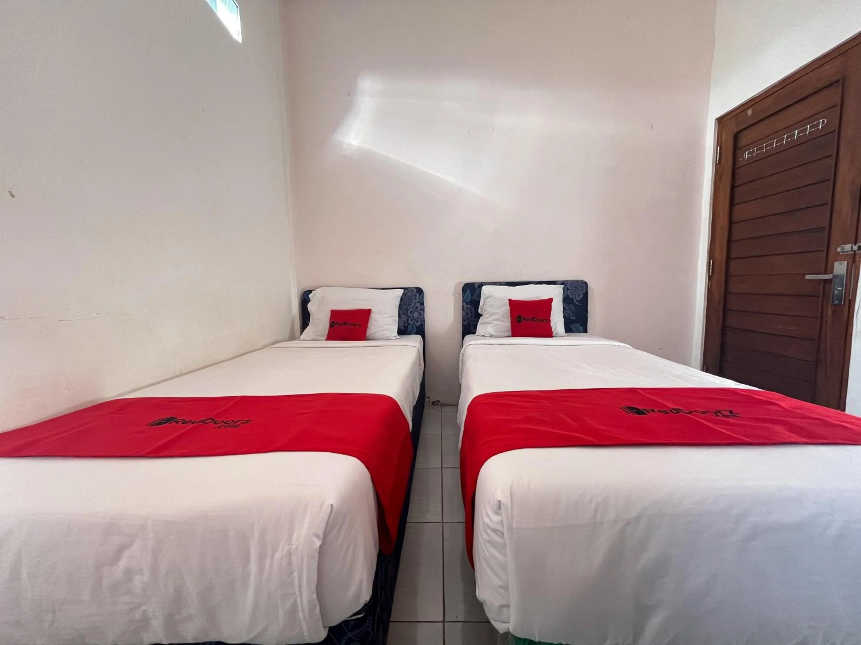 Bed in RedDoorz Syariah at Falisha UMY