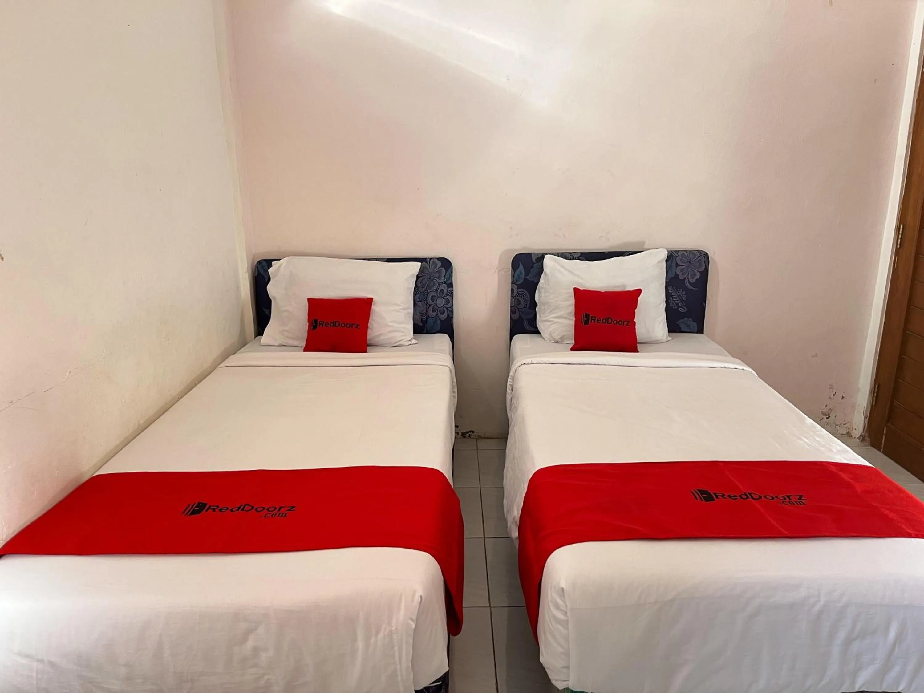 Bed in RedDoorz Syariah at Falisha UMY