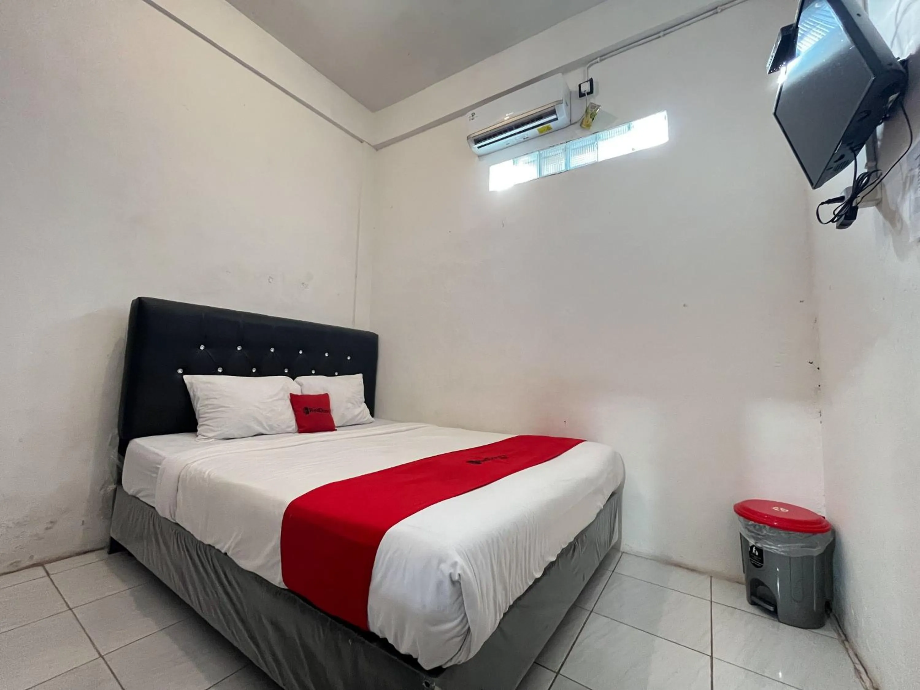 Bed in RedDoorz Syariah at Falisha UMY