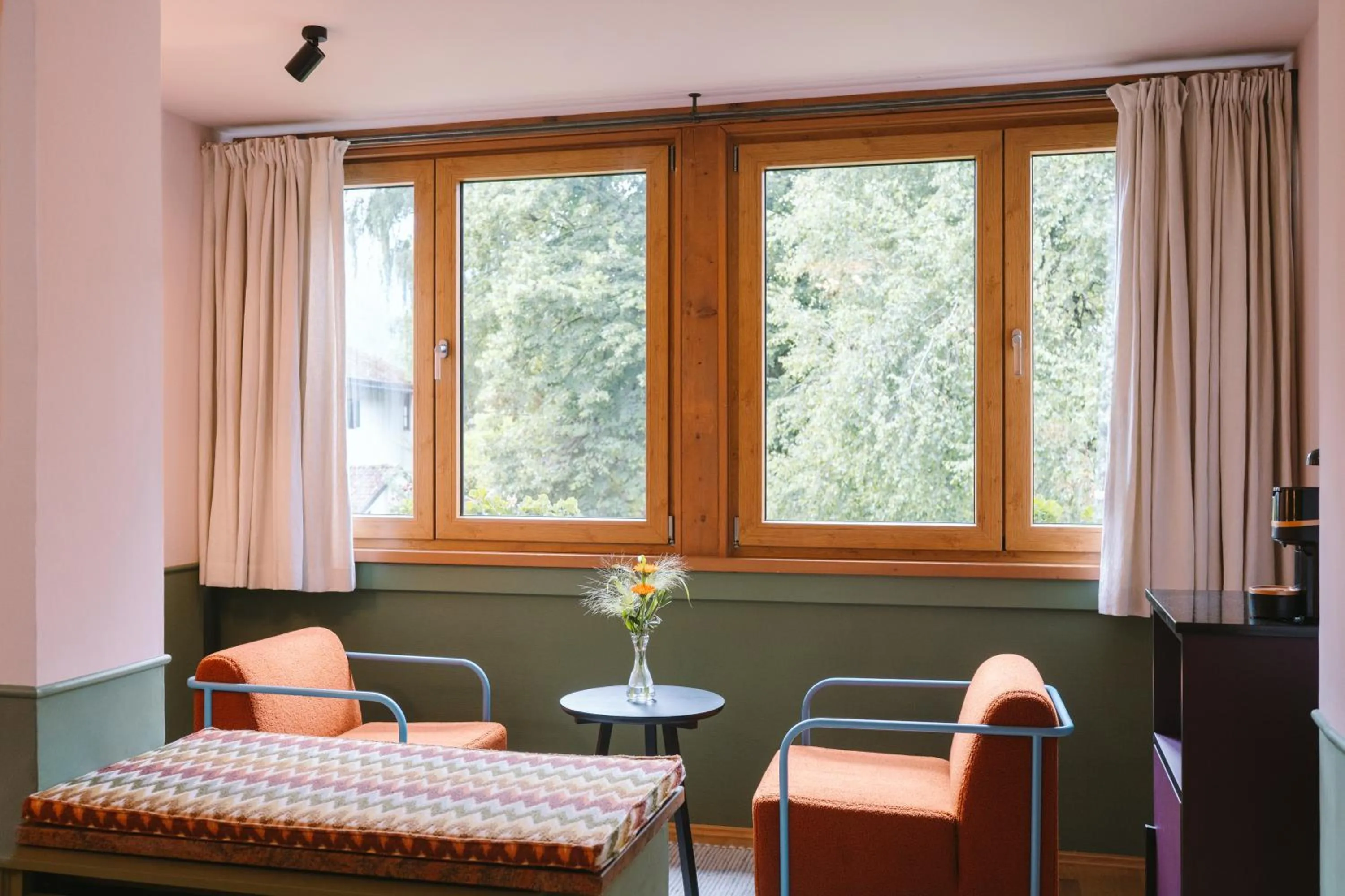 Photo of the whole room in HENRI Country House Garmisch-Partenkirchen