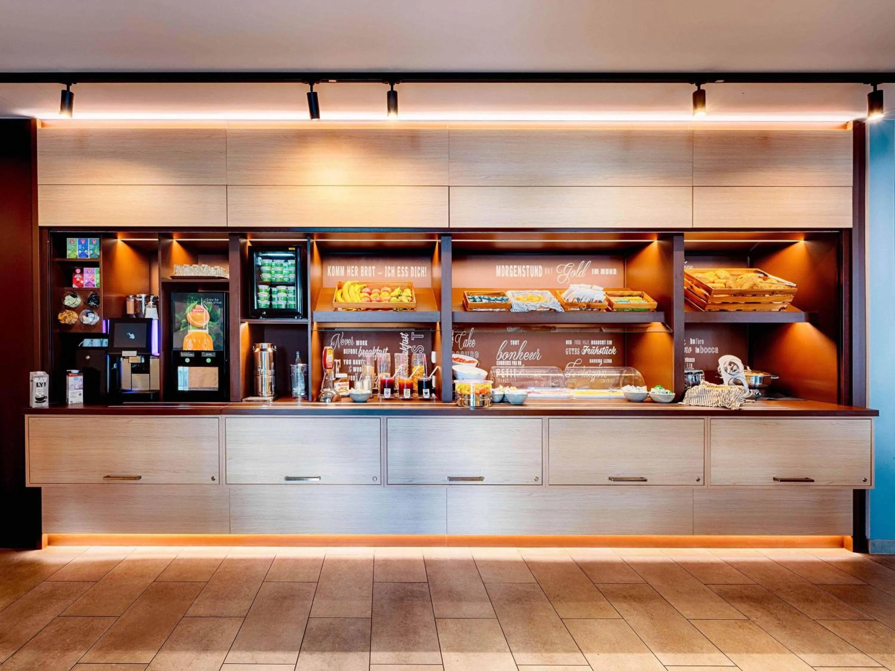 Lounge or bar in B&B HOTEL Würzburg-Ost