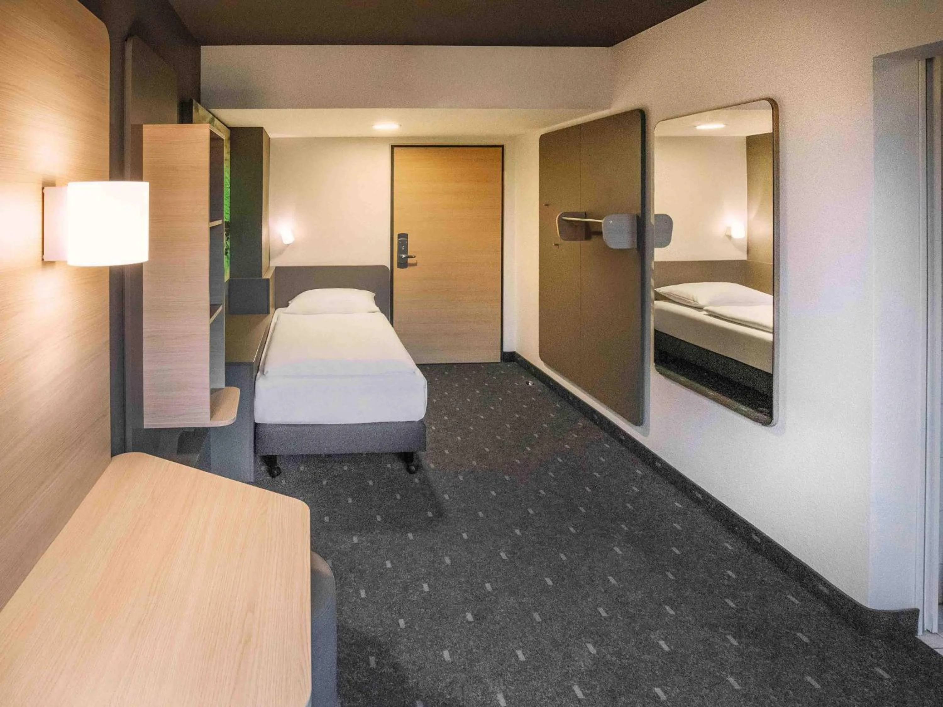 Bed in B&B HOTEL Würzburg-Ost