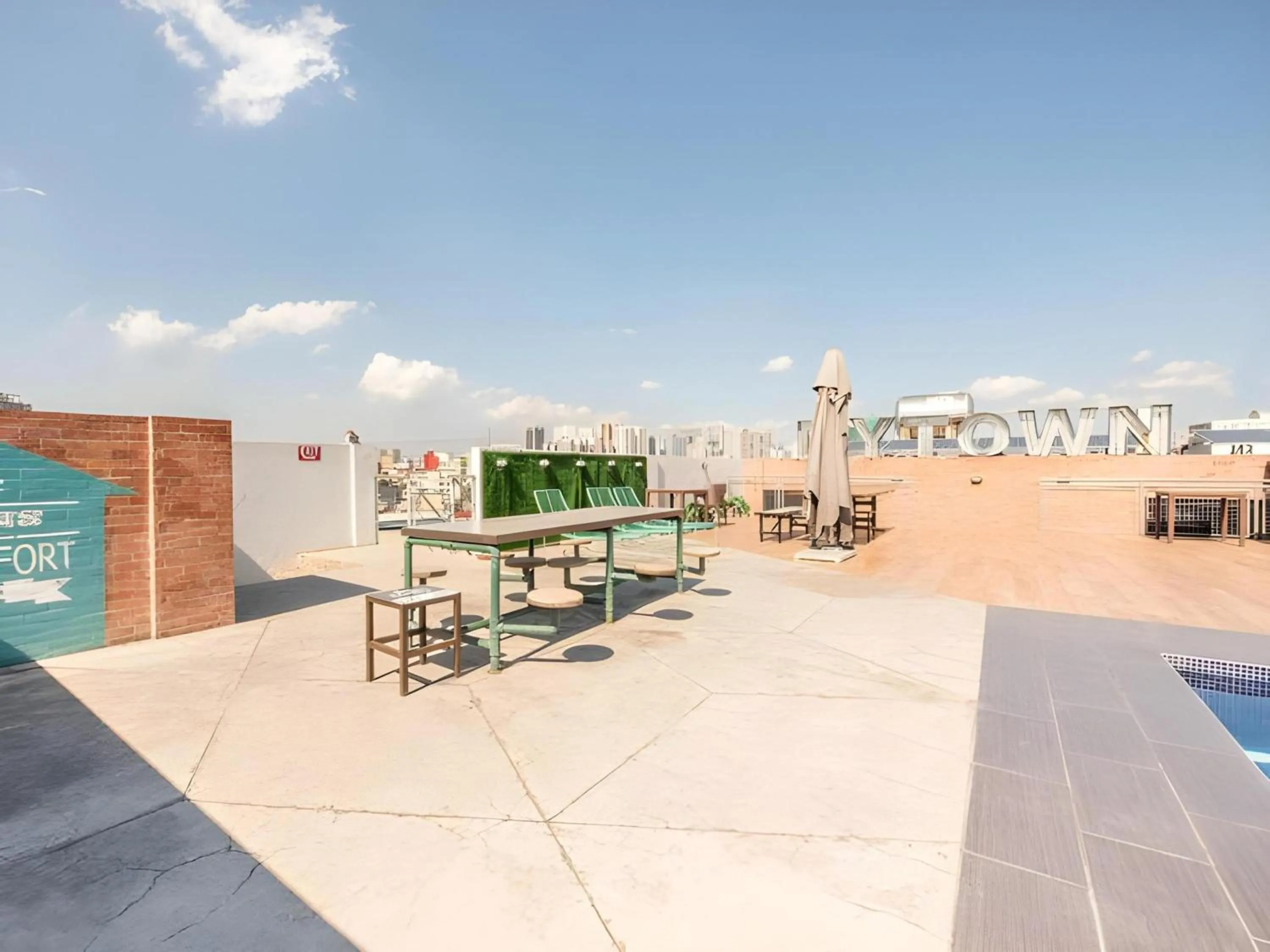 Balcony/Terrace in OYO 563 Mytown New York