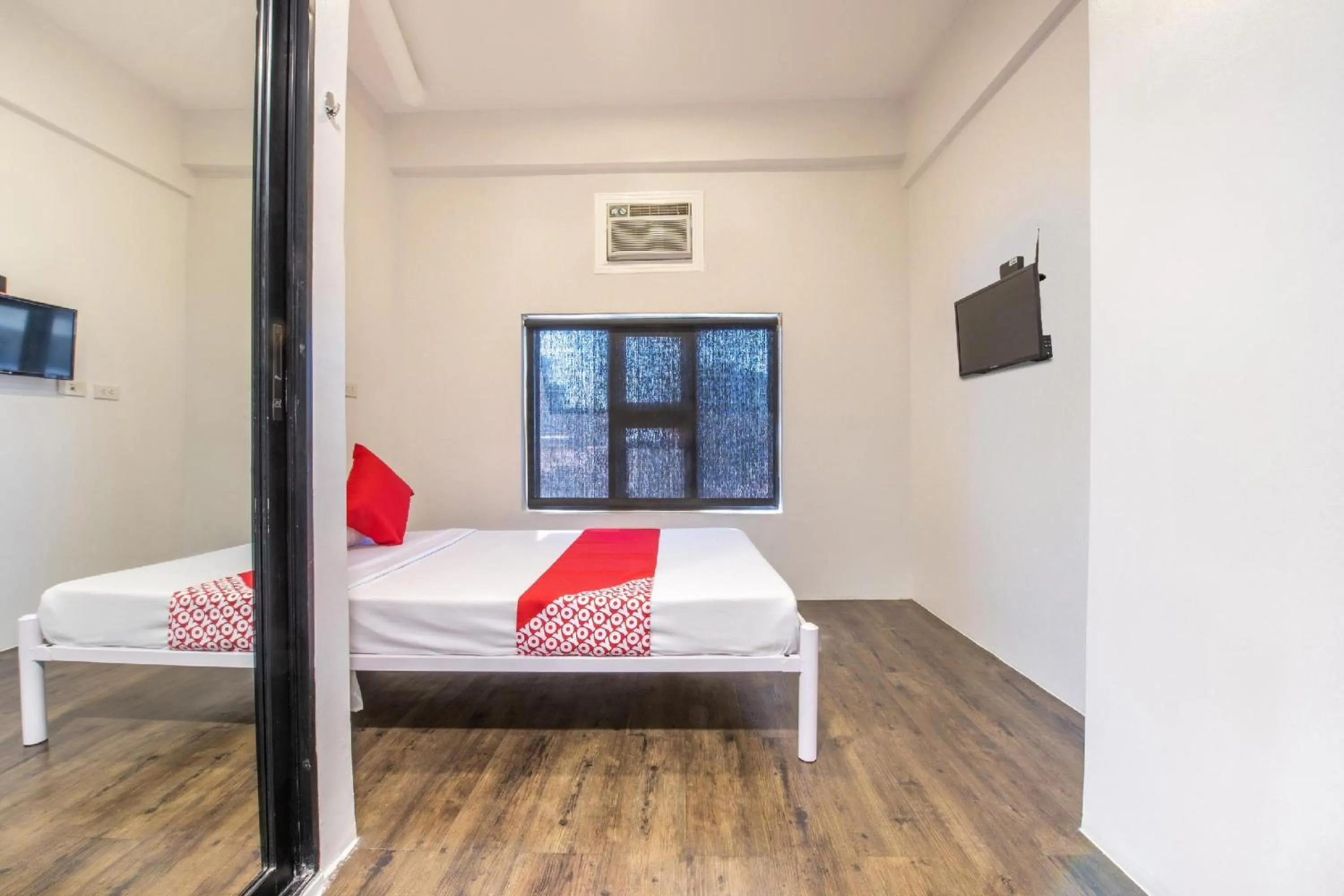 Bedroom in OYO 563 Mytown New York