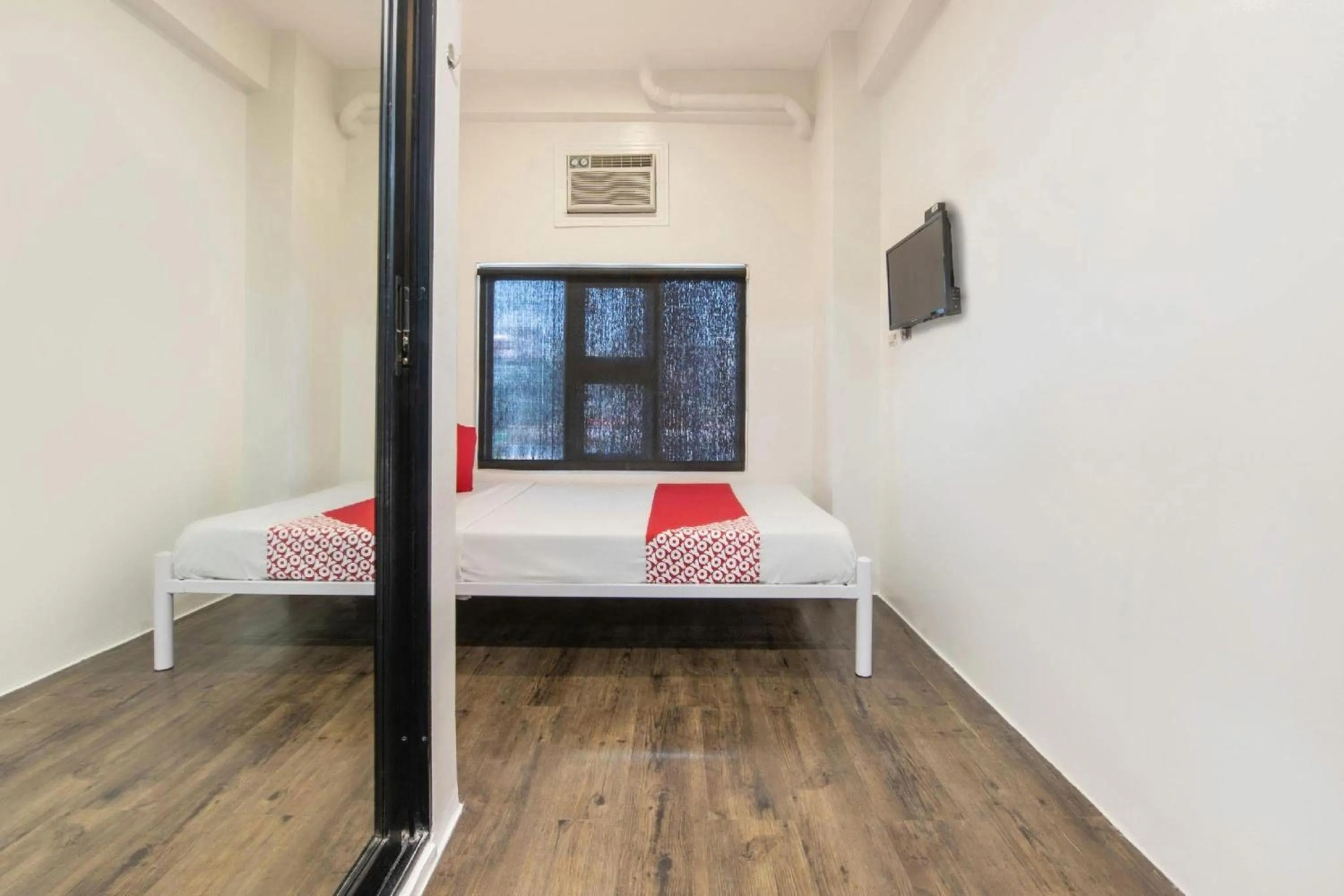 Photo of the whole room in OYO 563 Mytown New York