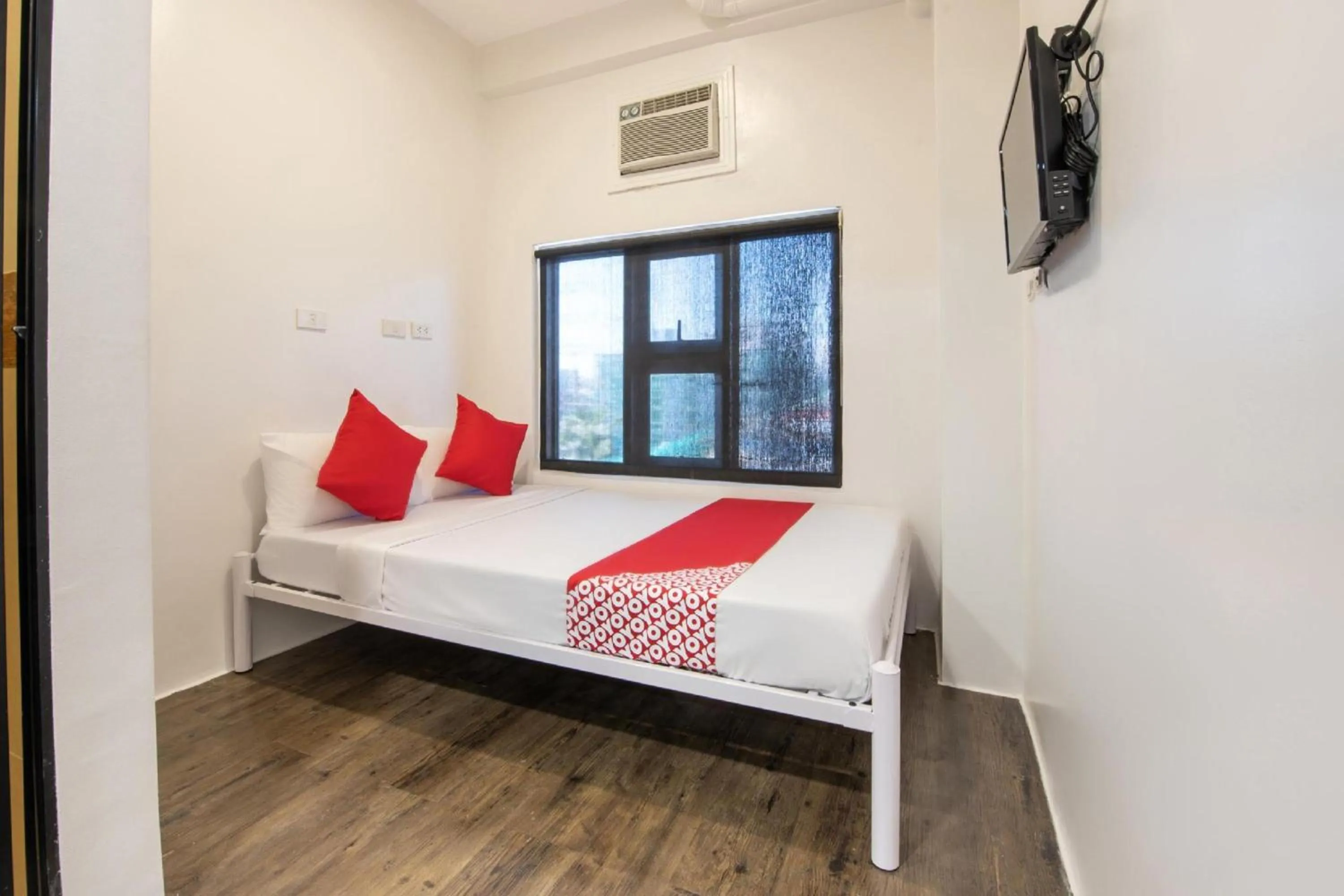 Photo of the whole room in OYO 563 Mytown New York