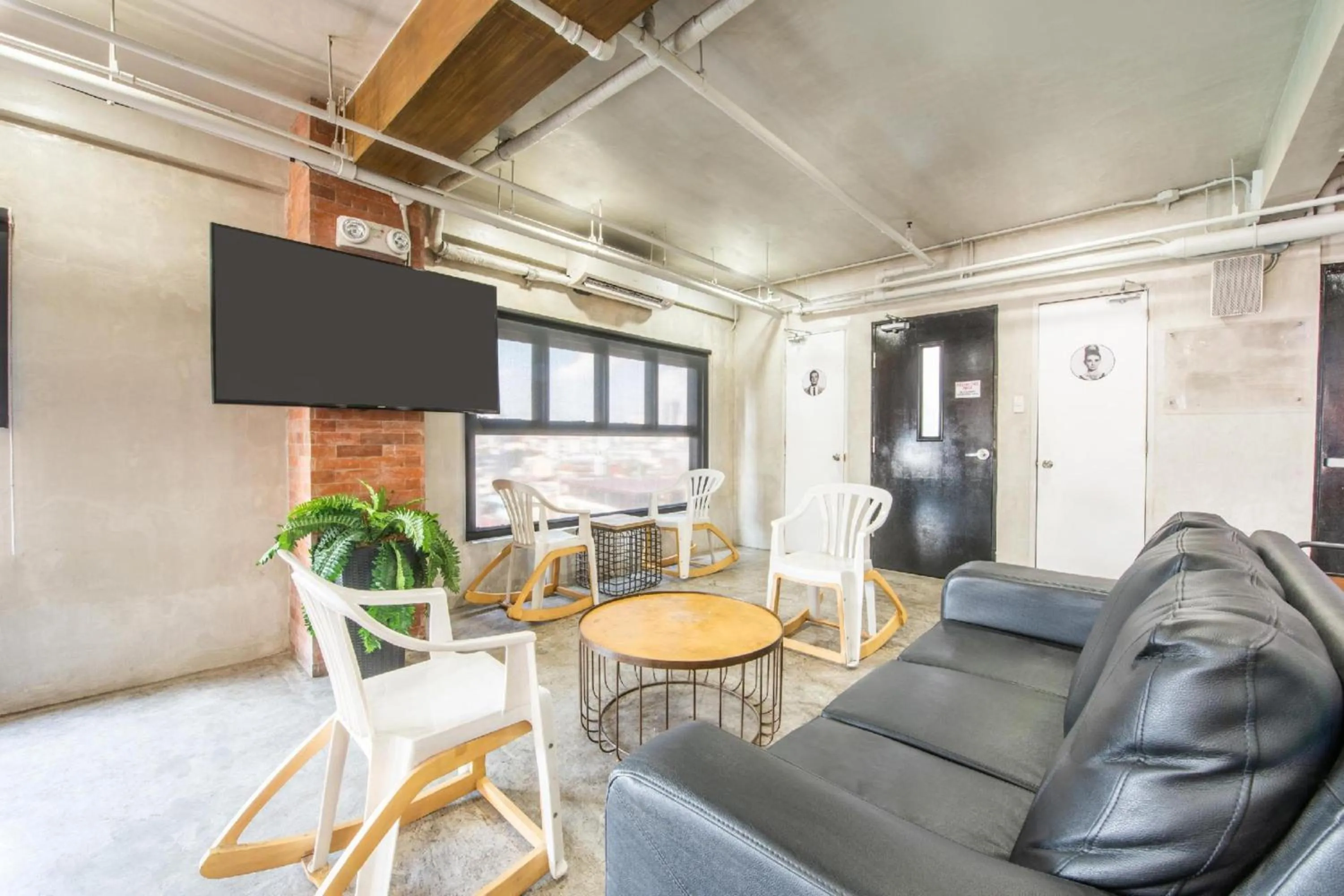 TV and multimedia in OYO 563 Mytown New York