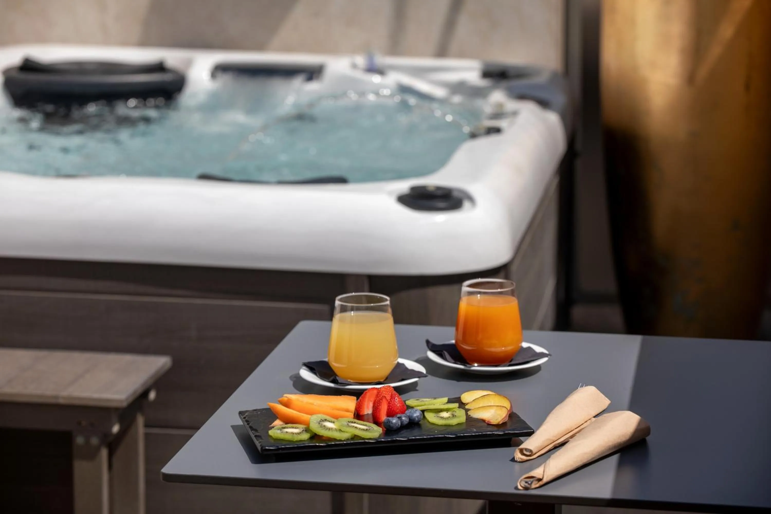 Hot Tub in Hotel St Martin by OMNIA hotels