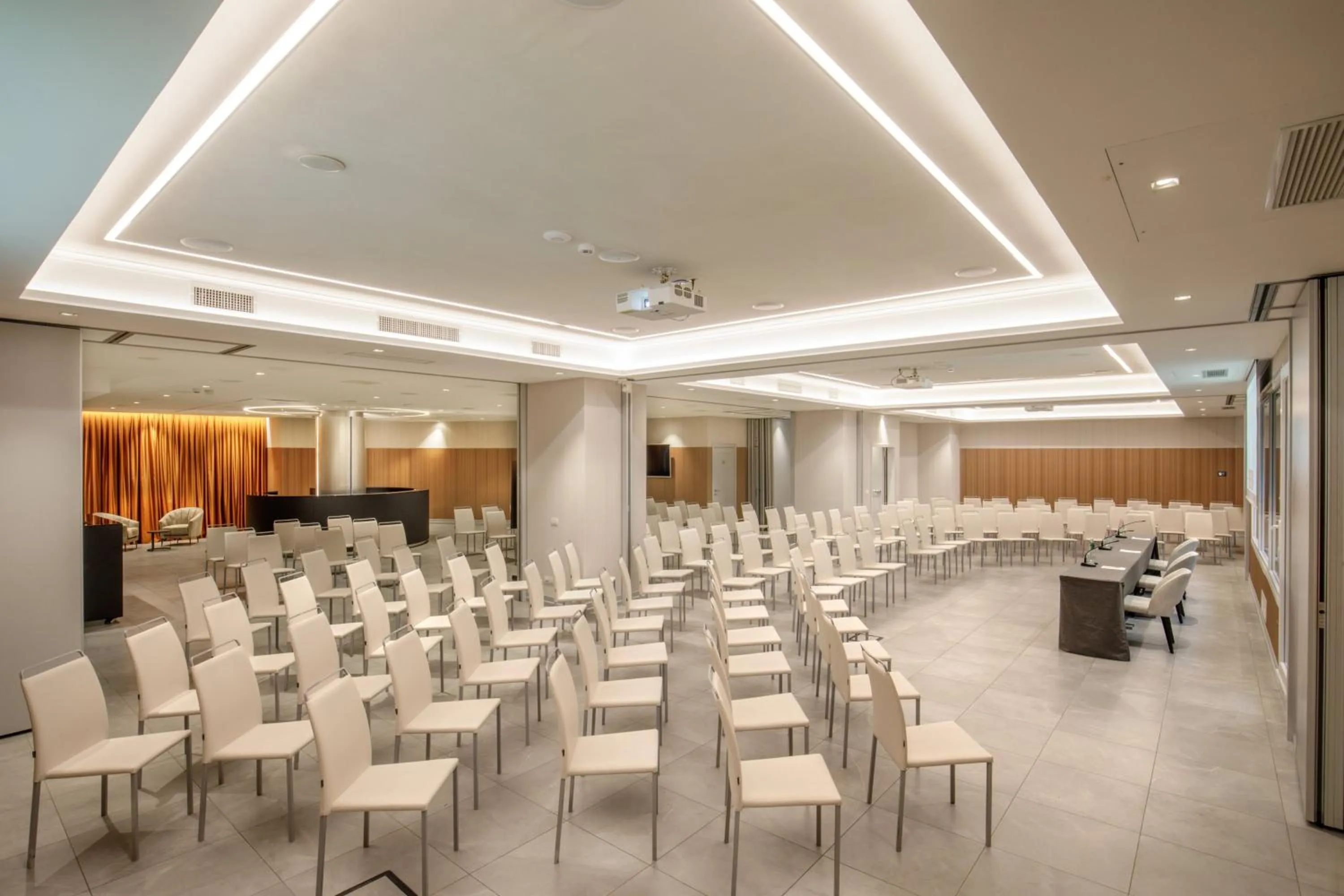 Business facilities in Hotel St Martin by OMNIA hotels