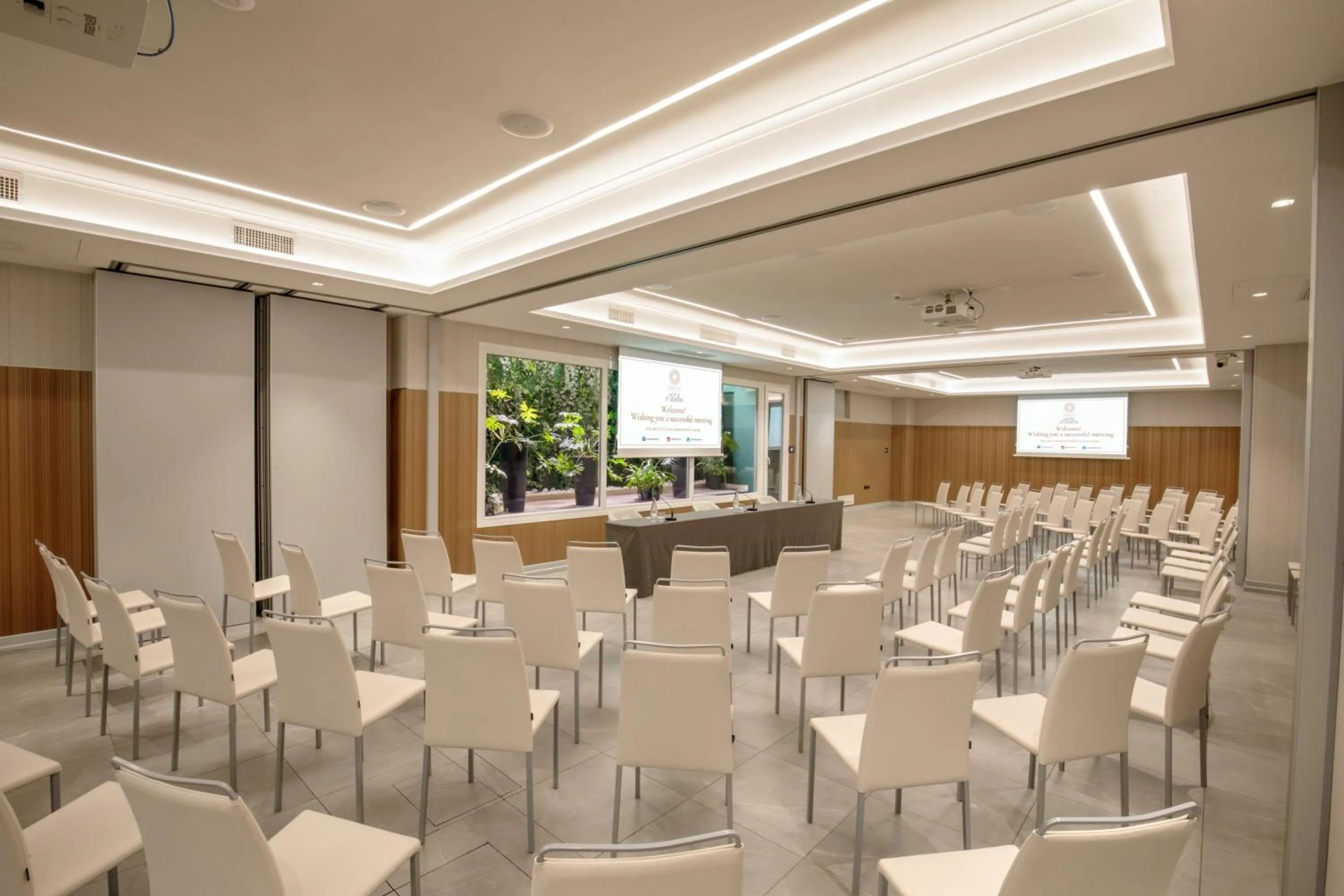 Business facilities in Hotel St Martin by OMNIA hotels