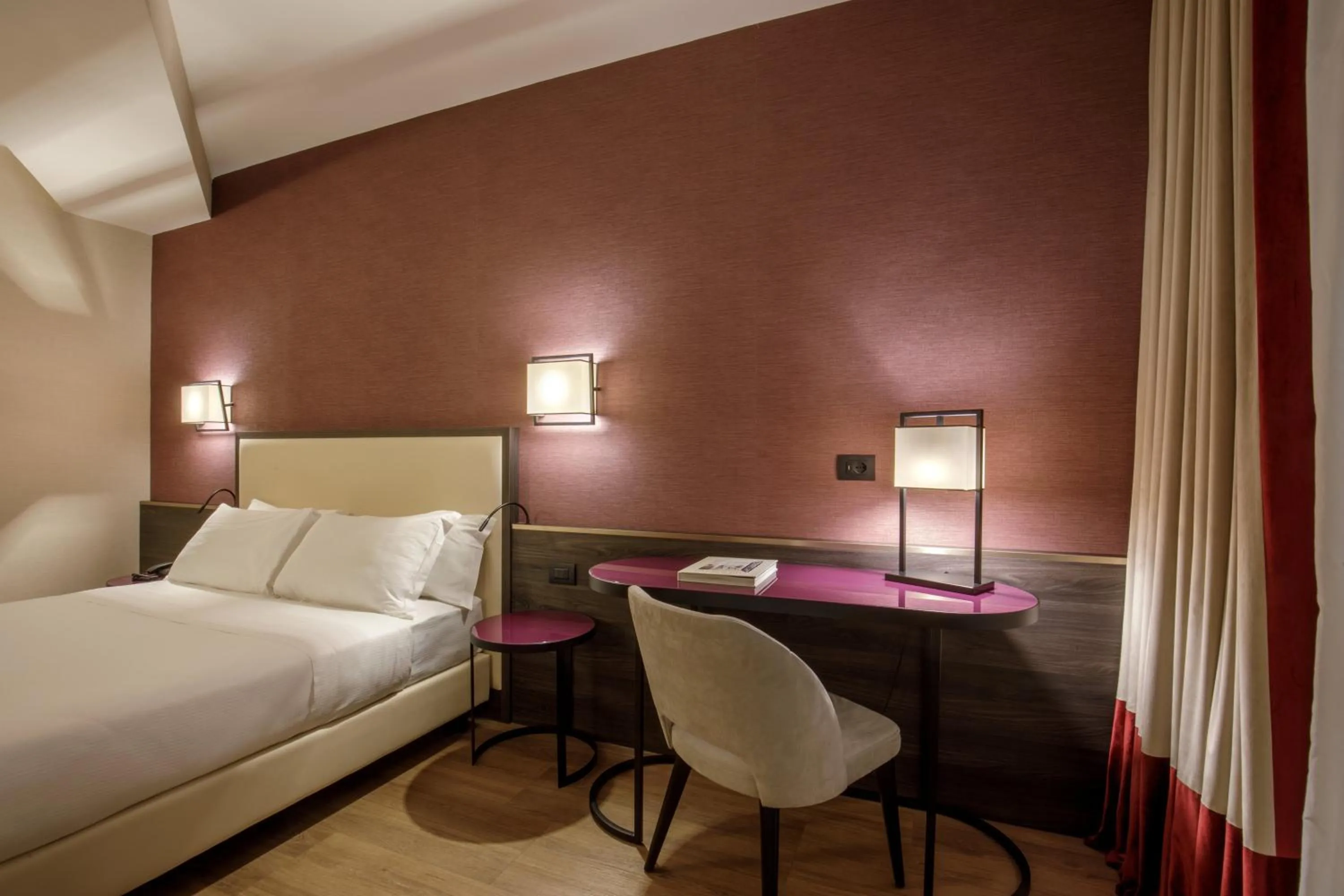 Bed in Hotel St Martin by OMNIA hotels