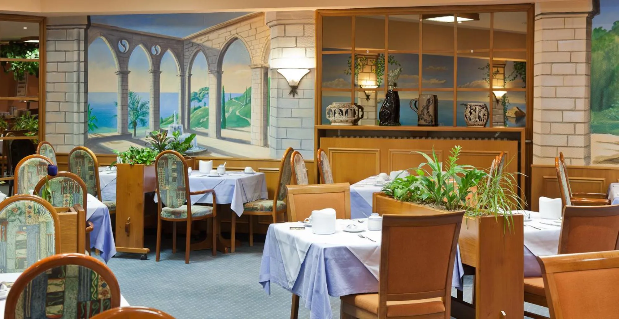 Restaurant/places to eat in Hotel Rubin