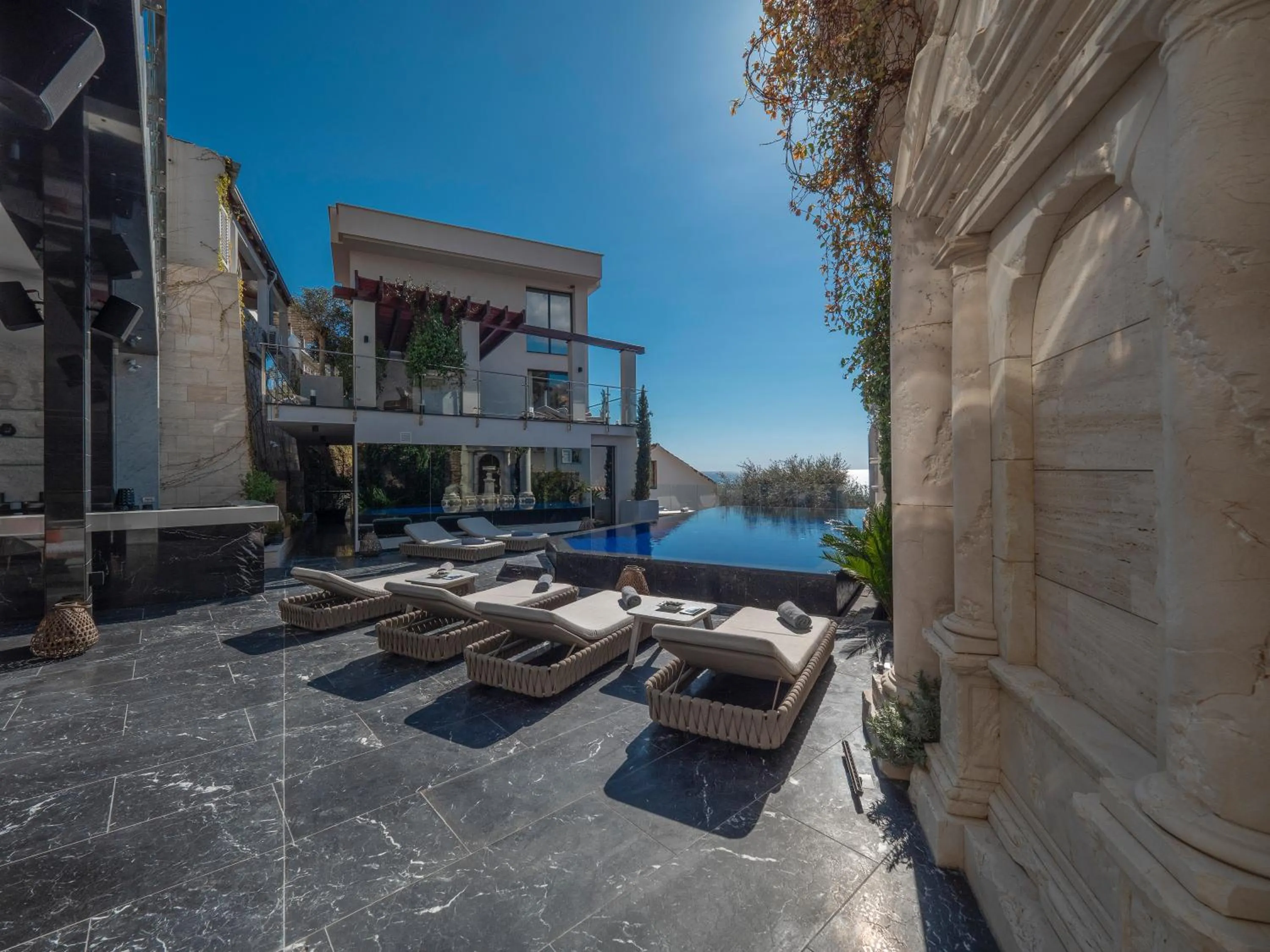 Swimming pool in Villa Geba Boutique Hotel