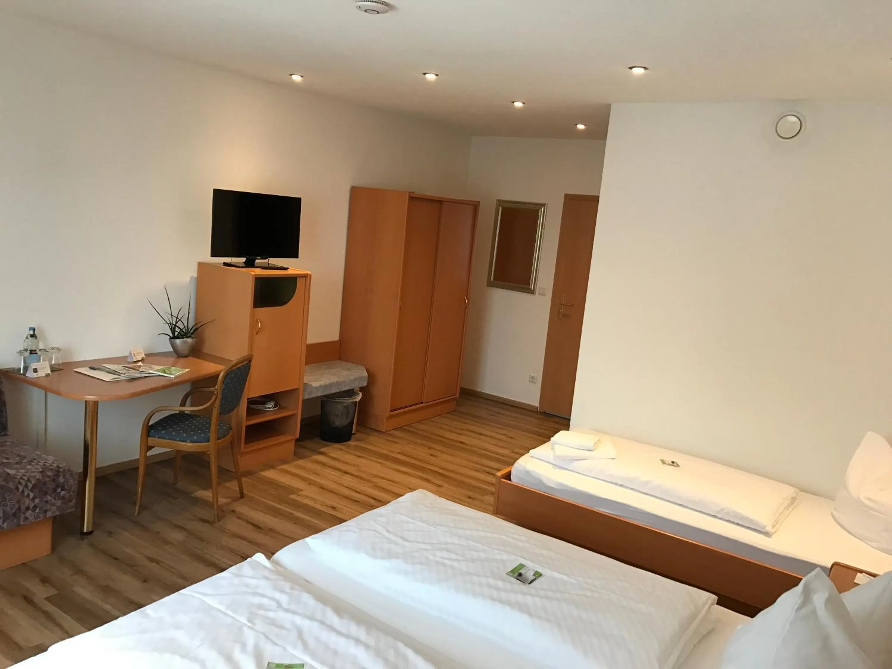 hair dresser, Bed in Flair Hotel Grüner Baum