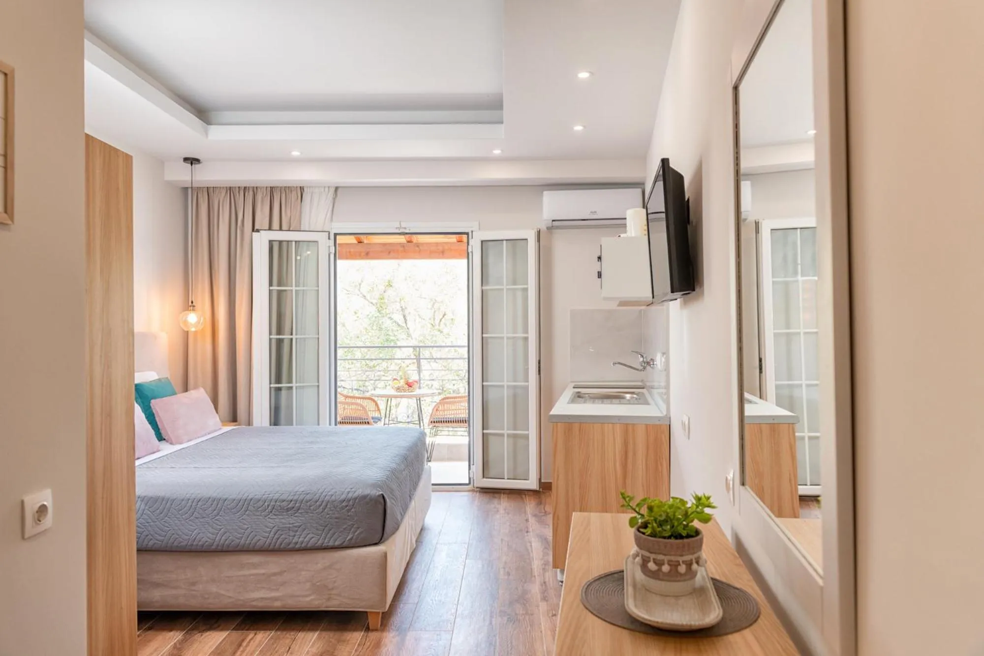 Photo of the whole room, Bed in KORINA APART HOTEL KAVOS