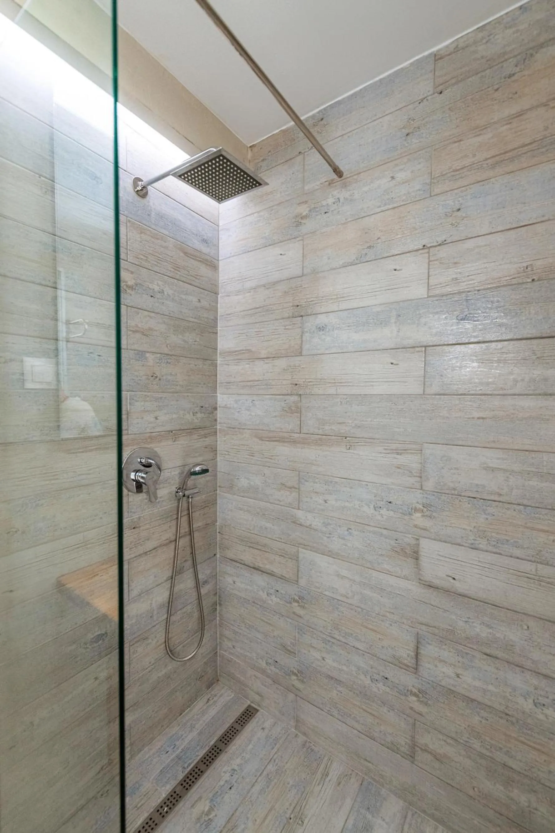 Shower in KORINA APART HOTEL KAVOS