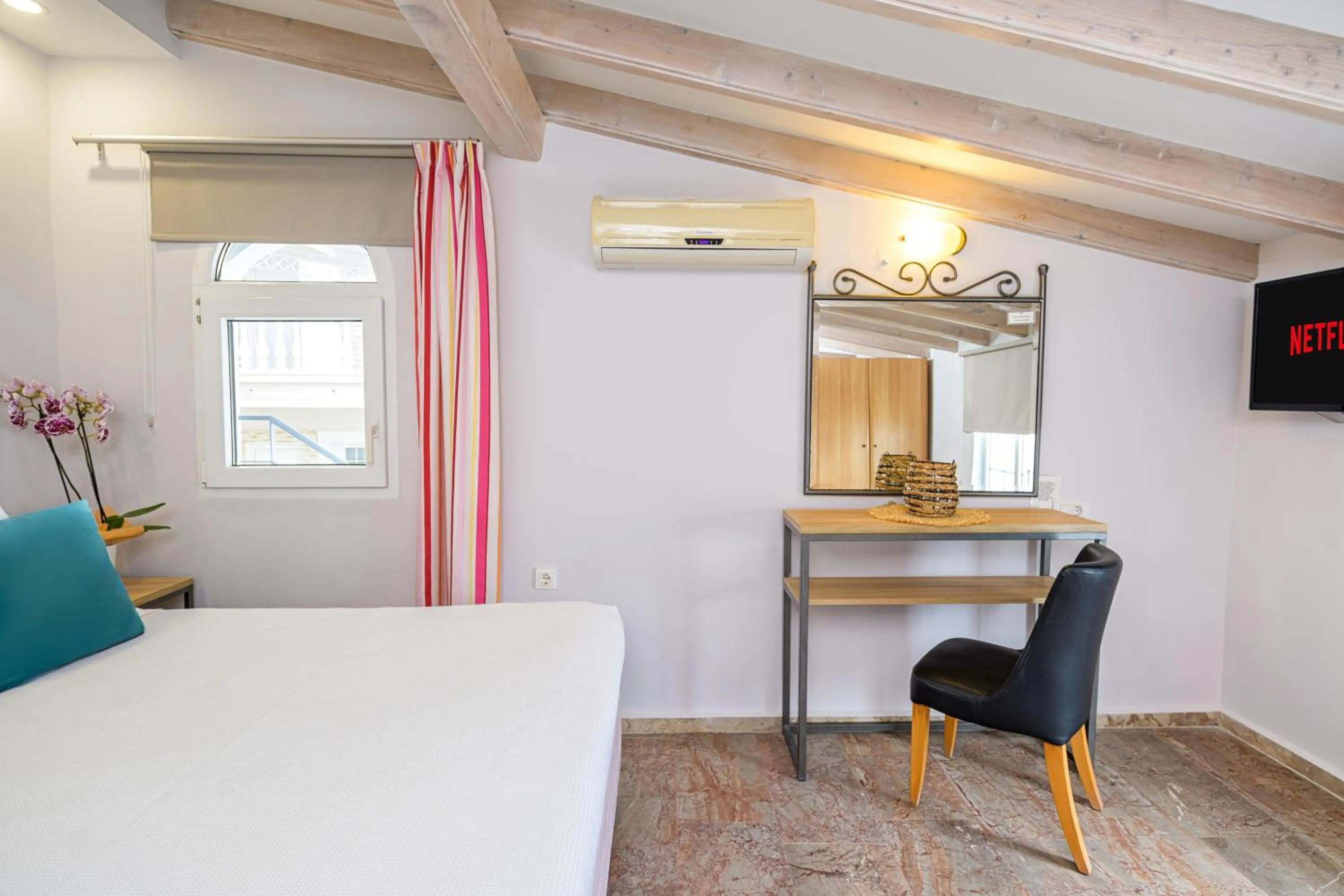 Photo of the whole room, Bed in KORINA APART HOTEL KAVOS