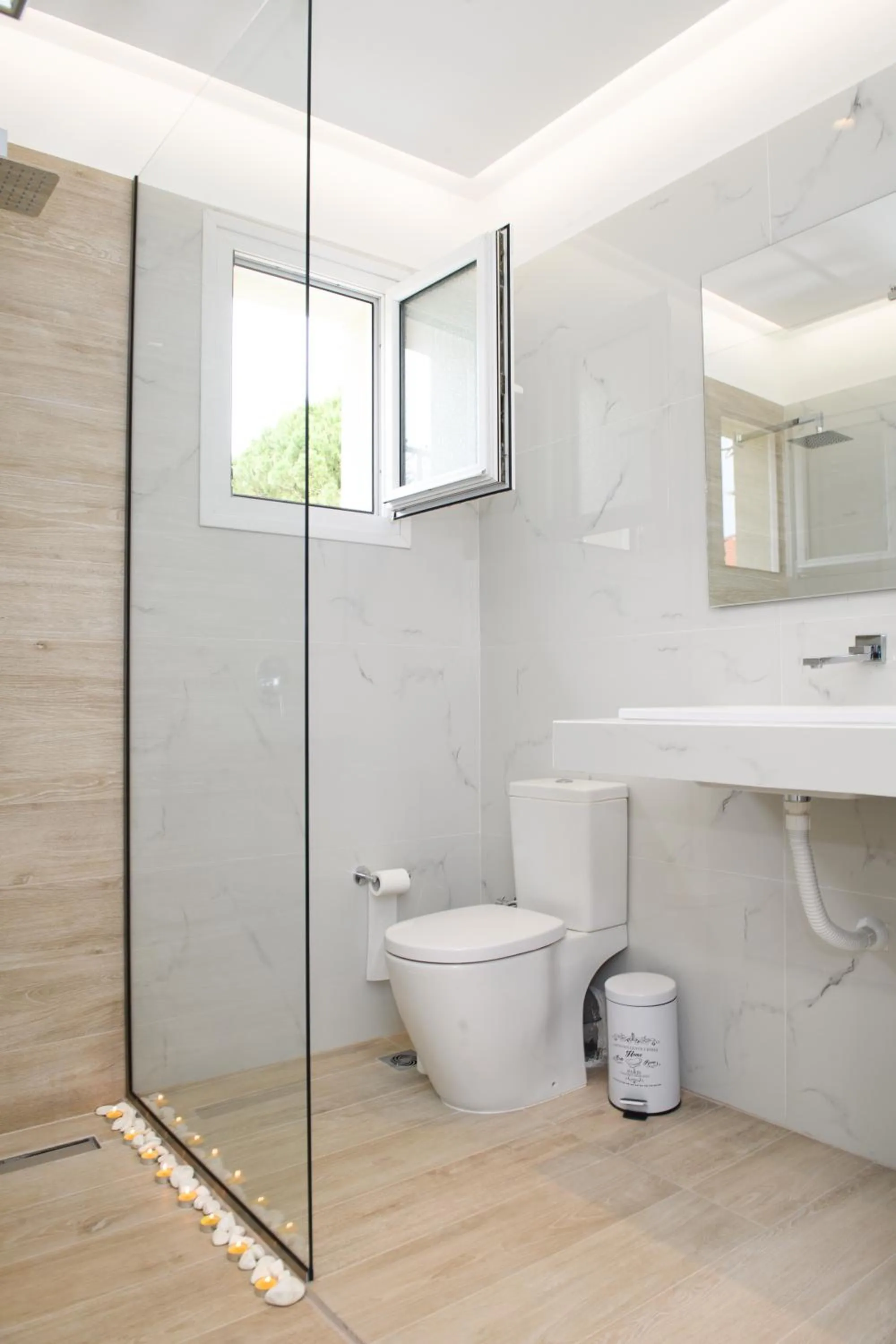 Toilet in KORINA APART HOTEL KAVOS