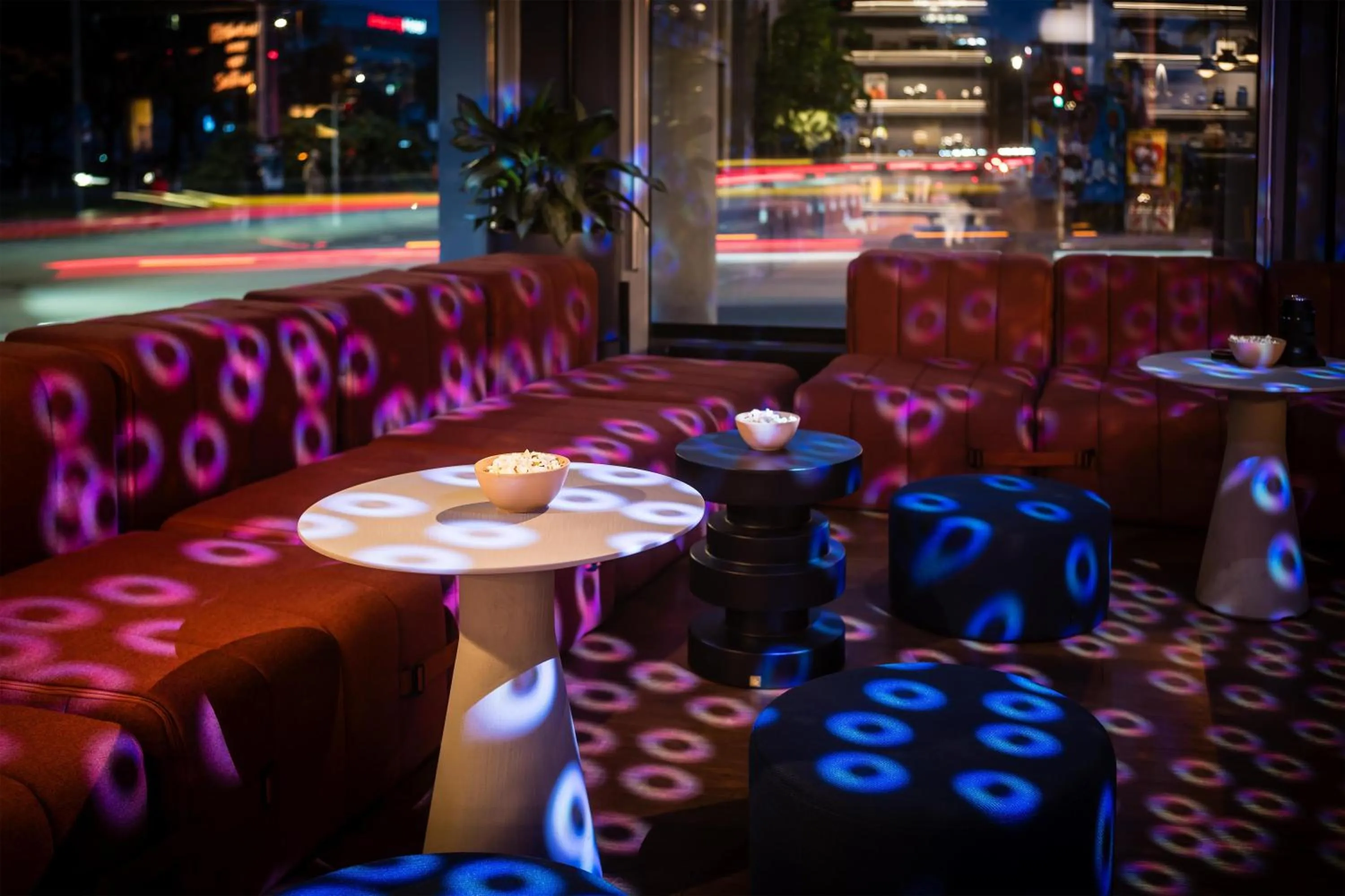 Lounge or bar in Me and All Hotel Berlin East Side, by Hyatt