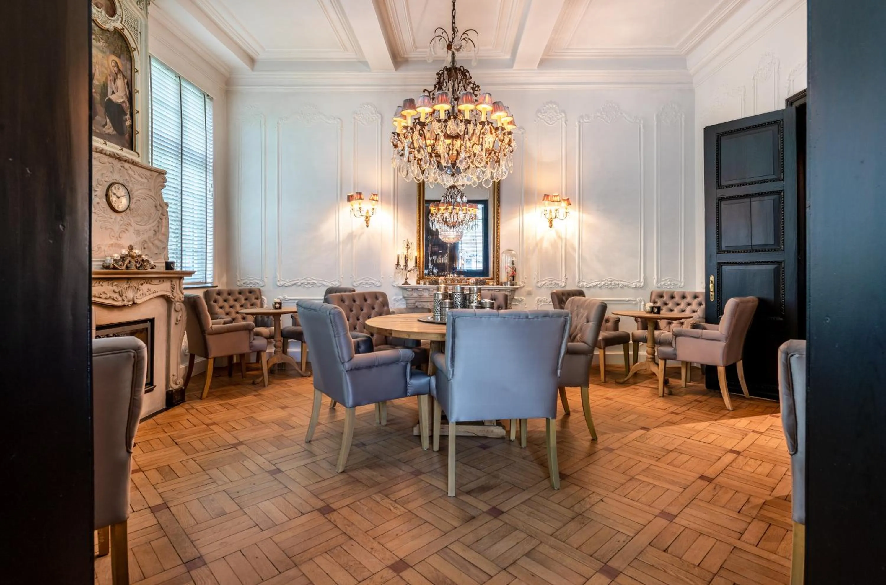 Restaurant/places to eat in Castelsuites