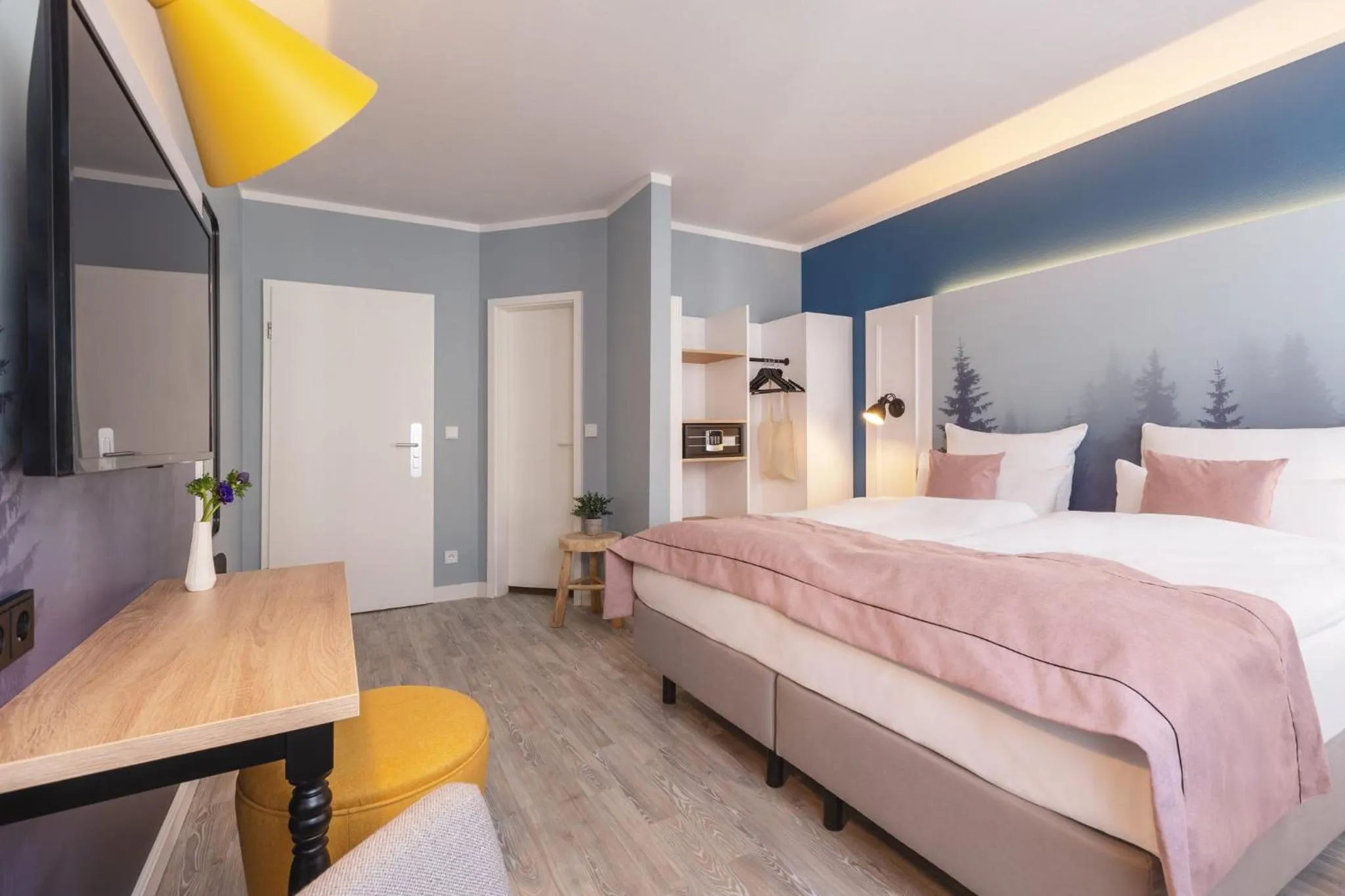 Photo of the whole room, Bed in Garner Hotel Essen - Messe by IHG