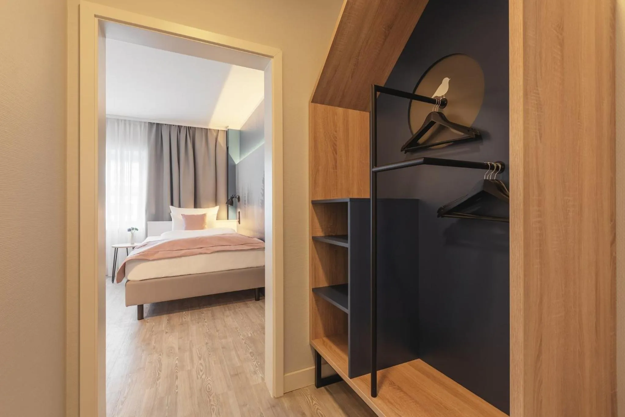 Photo of the whole room, Bed in Garner Hotel Essen - Messe by IHG