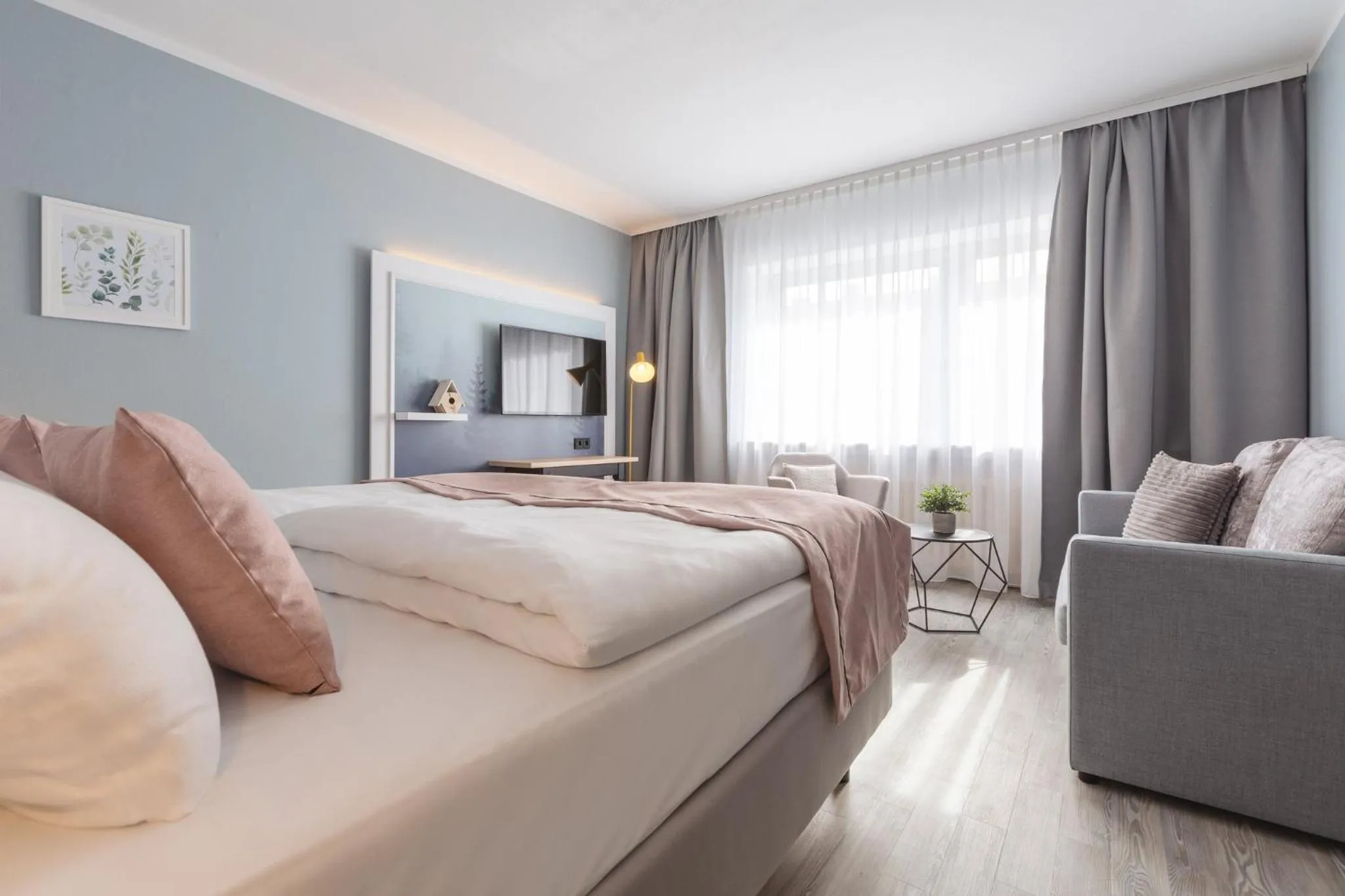 Photo of the whole room, Bed in Garner Hotel Essen - Messe by IHG