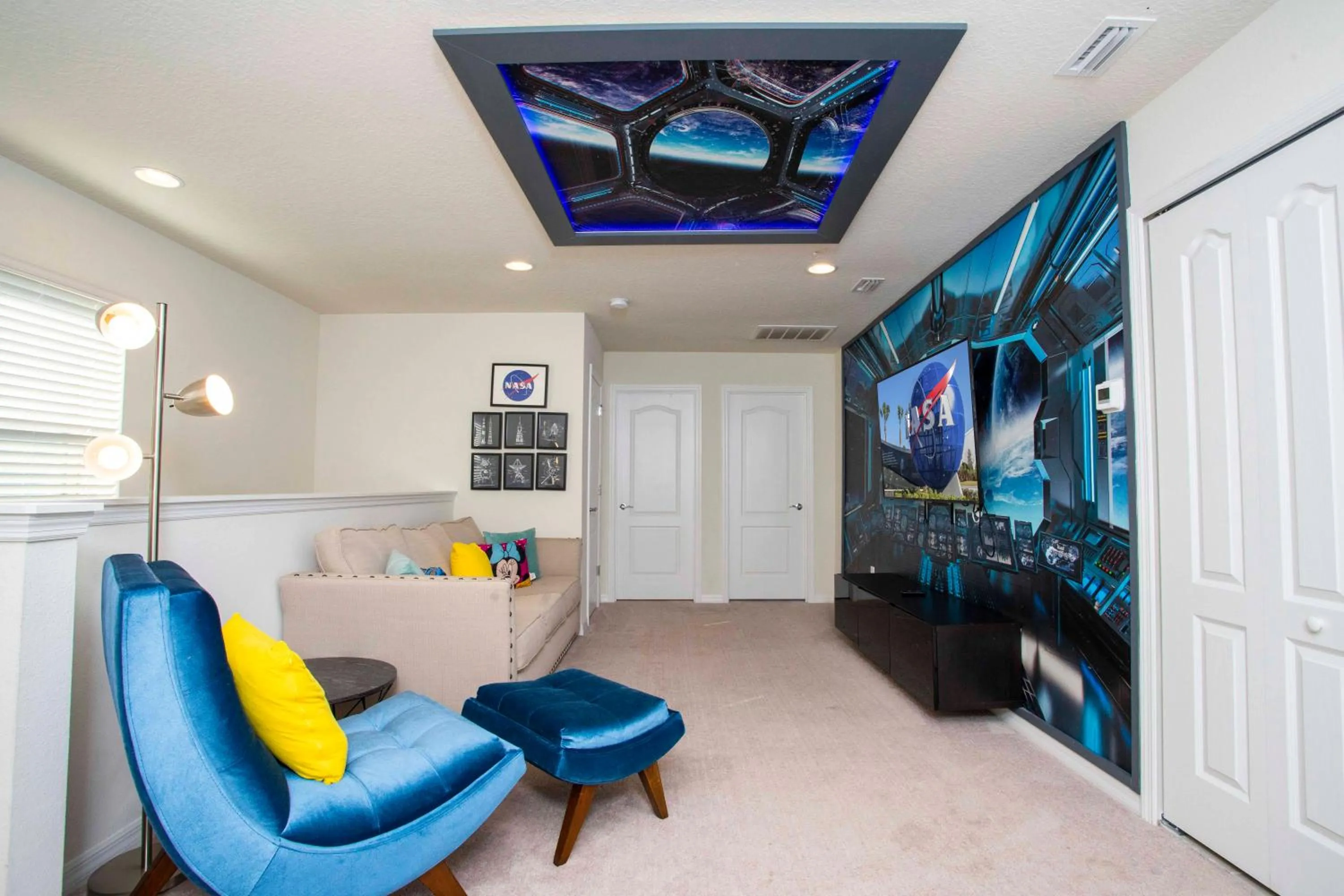 Other in Gorgeous Themed Vacation Home with Pool WW8915