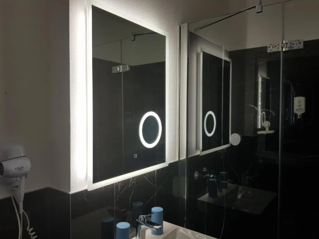 Bathroom in Hotel Emiliana am Bahnhof