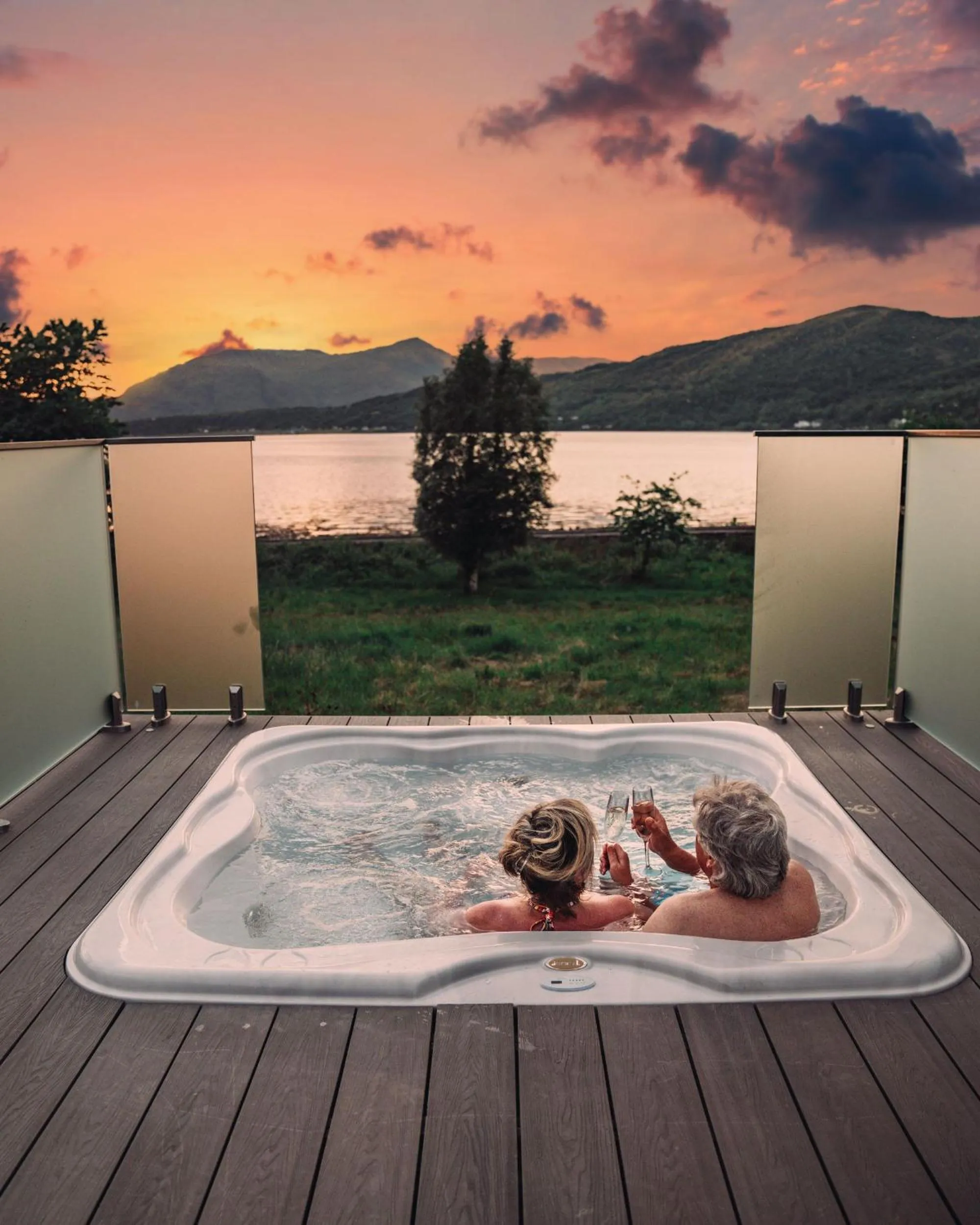 Hot Tub in SeaBeds - Luxury Lookouts with Hot Tubs